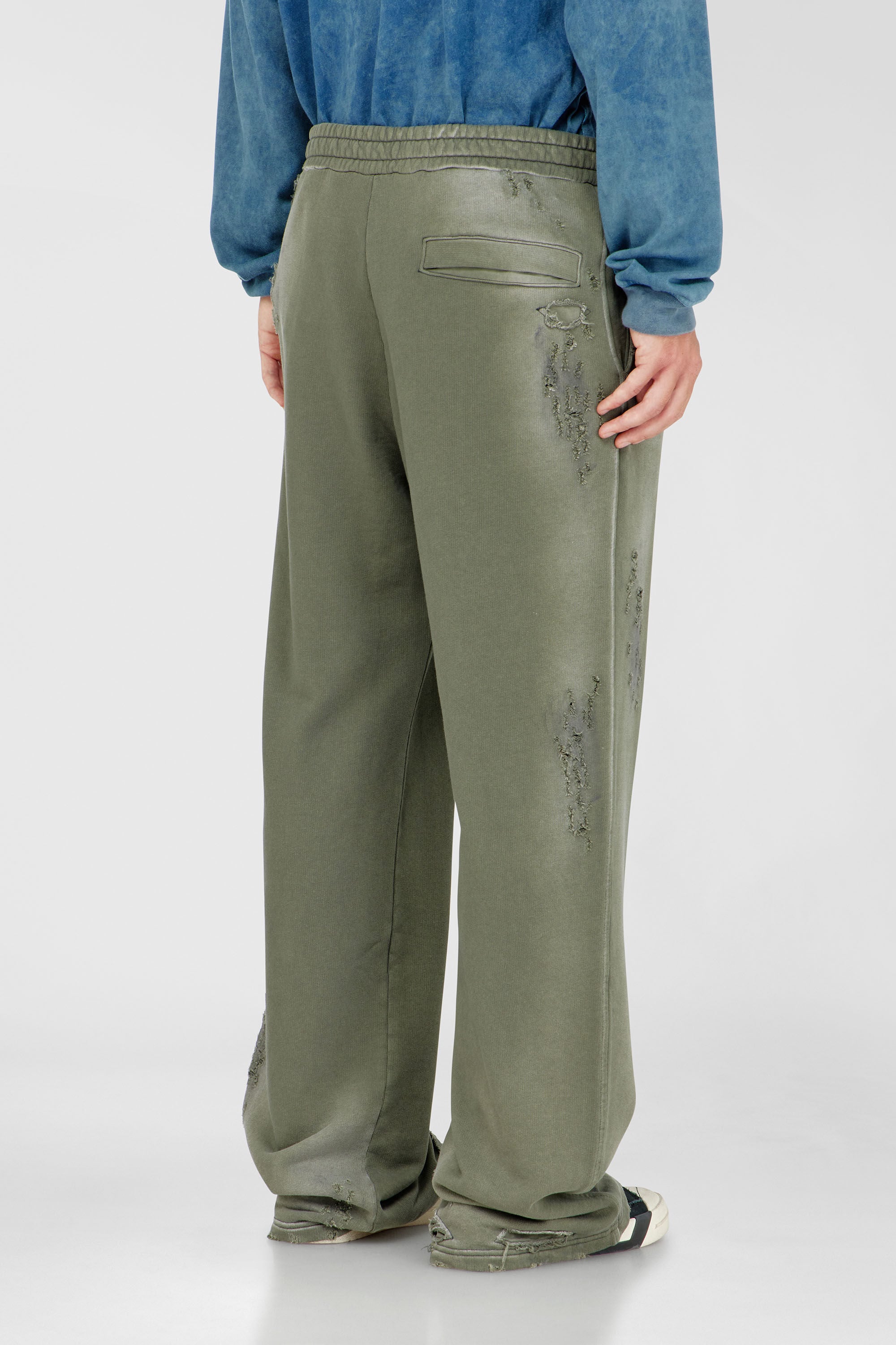 Diesel - P-KEITH, Pantalon de surv&ecirc;tement en coton effet destroyed Homme in Vert - 4