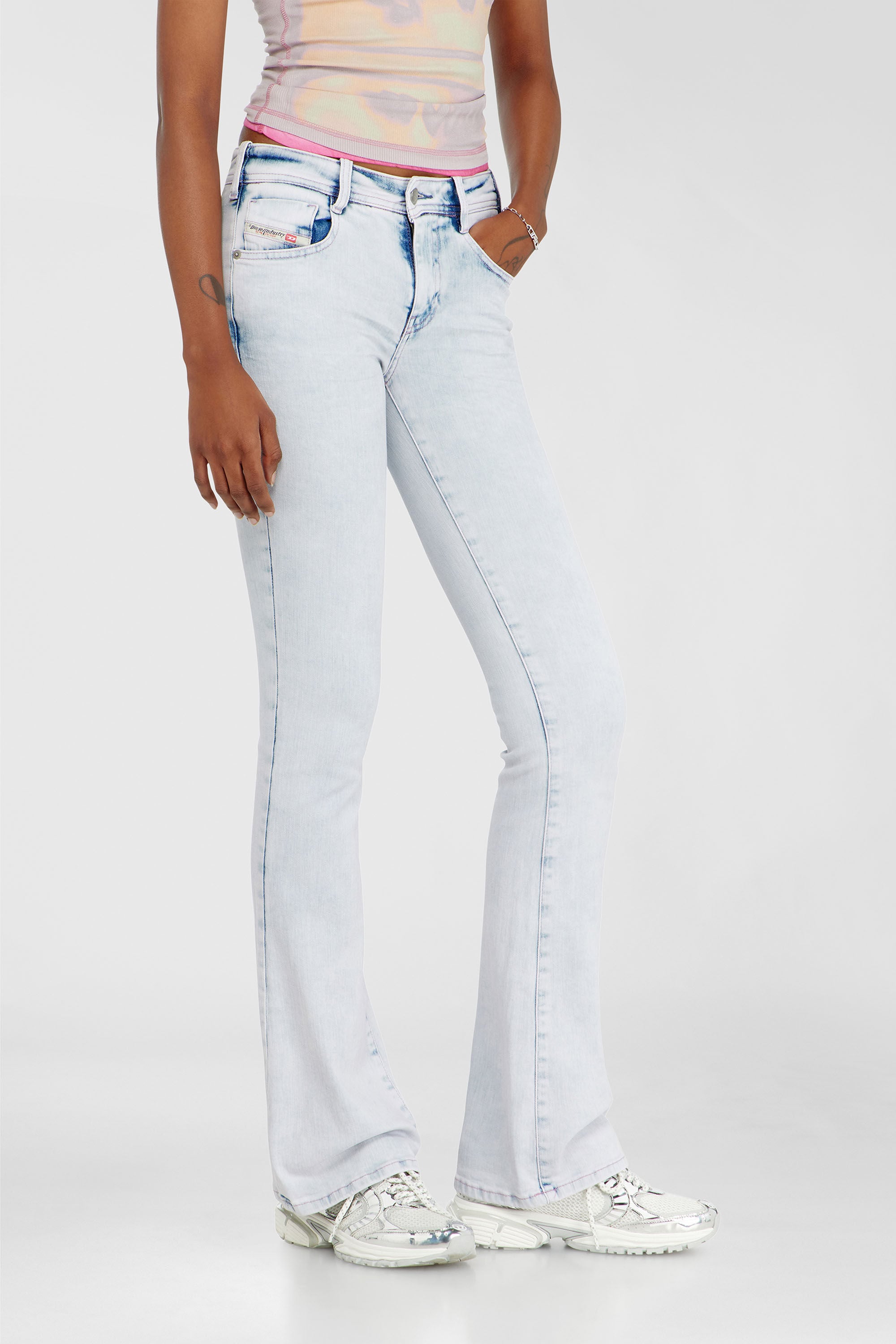 Diesel - Bootcut Jeans 1969 D-Ebbey 0HDBH Femme, Bleu Clair - Image 7