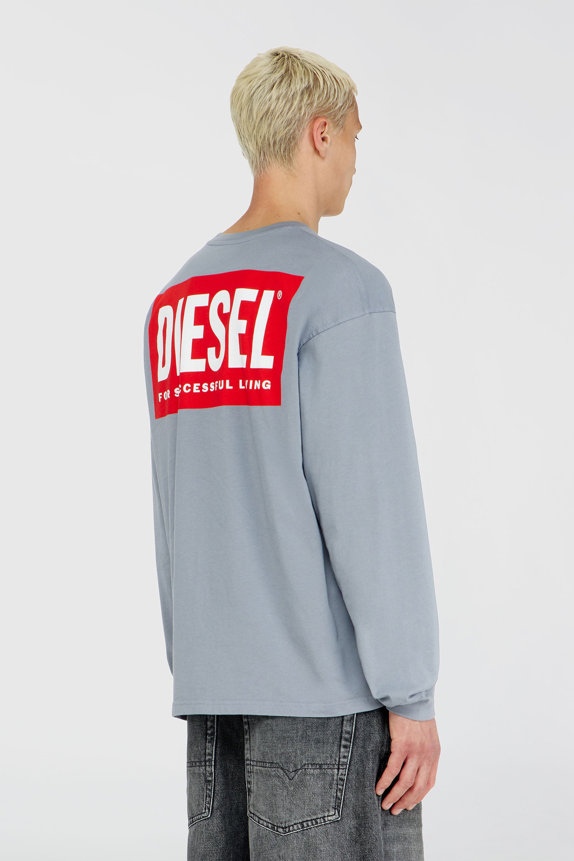 Diesel - T-BOXT-LS-BISK, T-shirt &agrave; manches longues d&eacute;contract&eacute;e avec logo Biscotto Homme in Bleu - 4