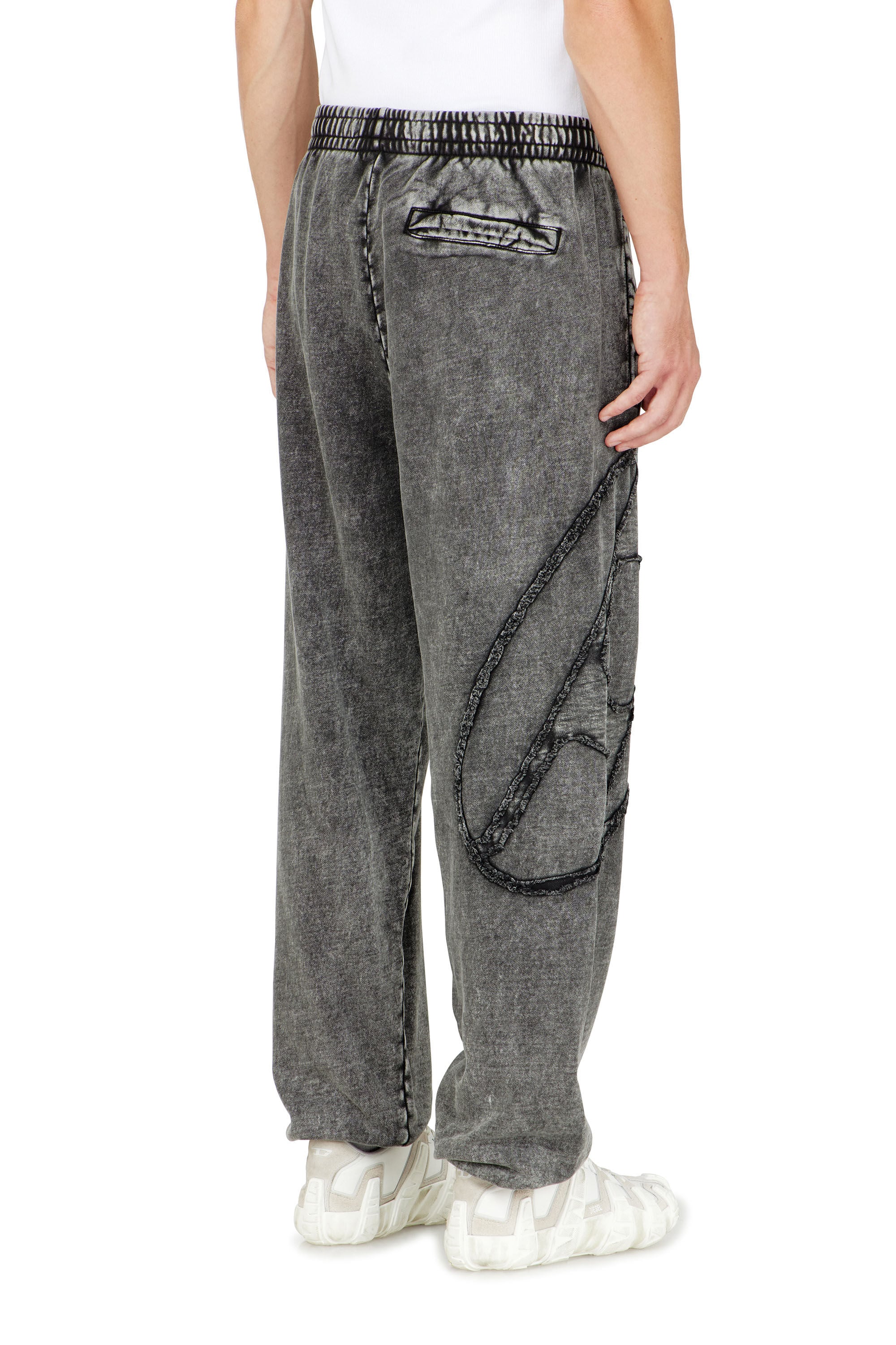 Diesel - P-MARKY-DEN, Pantalon en coton biologique avec &eacute;cusson Oval D Homme in Gris - 4