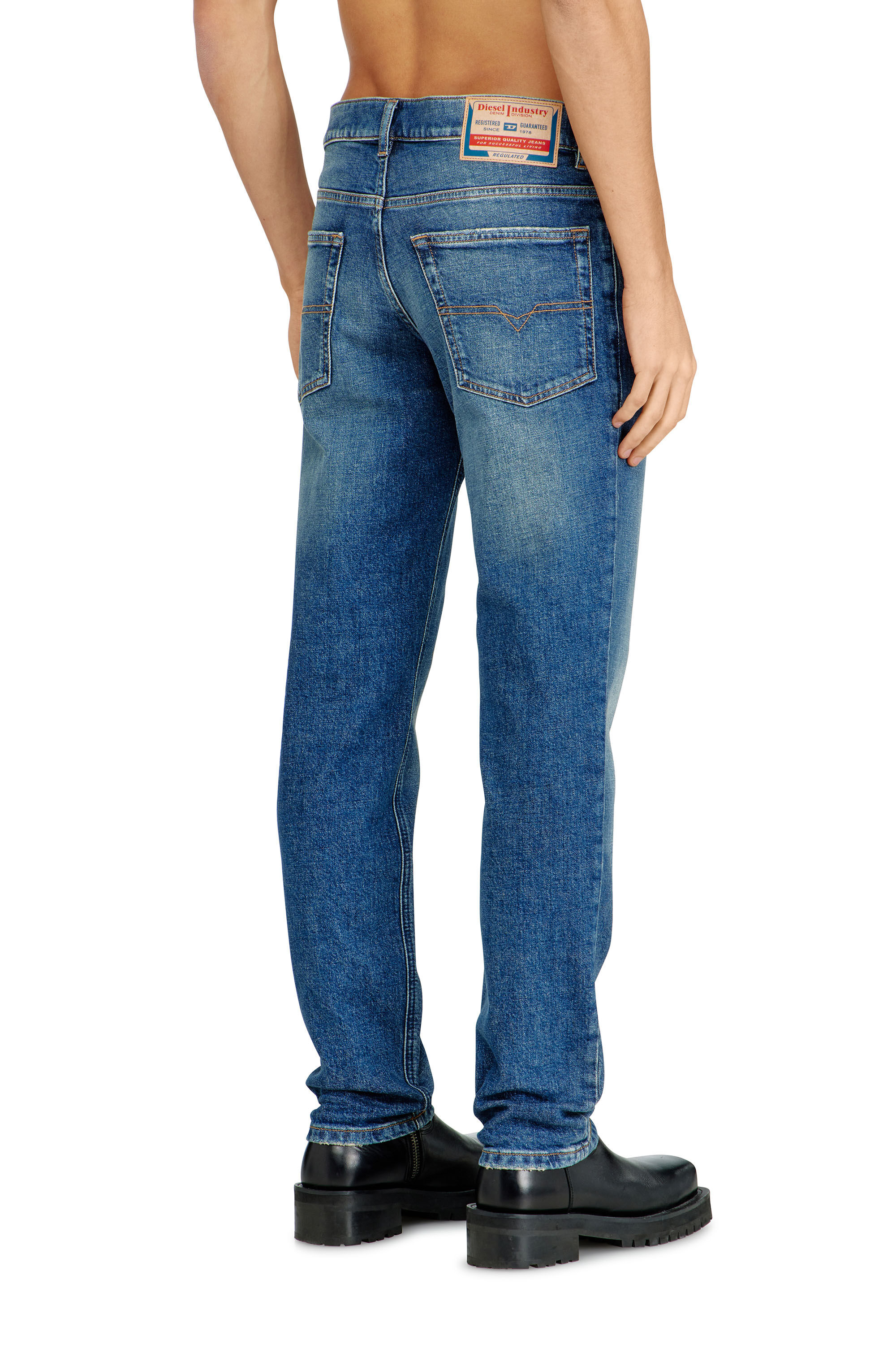Diesel - Regular Jeans 2023 D-Finitive 0BEBD Hombre, Azul - 4
