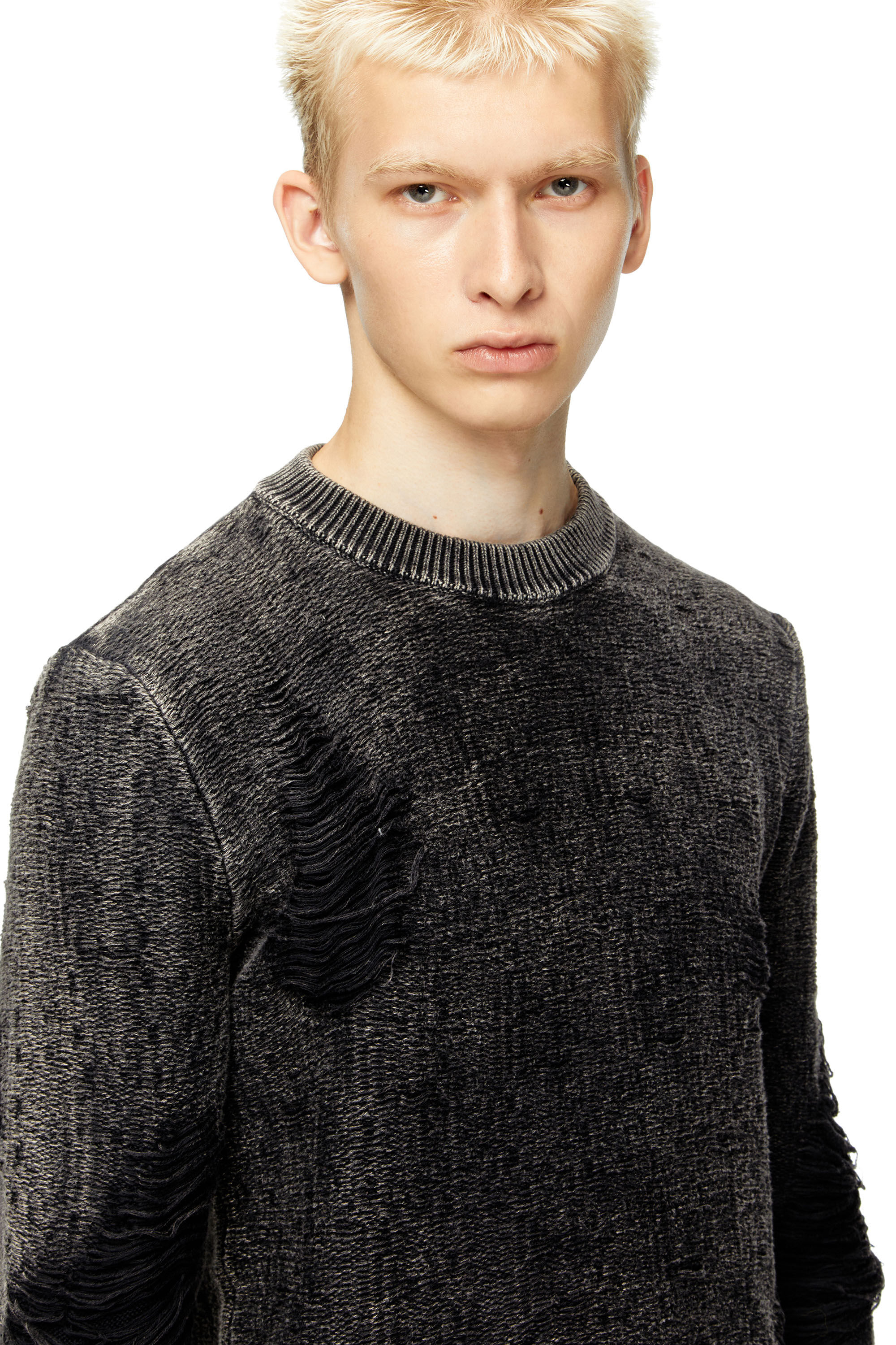 Diesel - K-FJORDI-ROUND, Pull destroy avec fils flottants Homme in Noir - 5