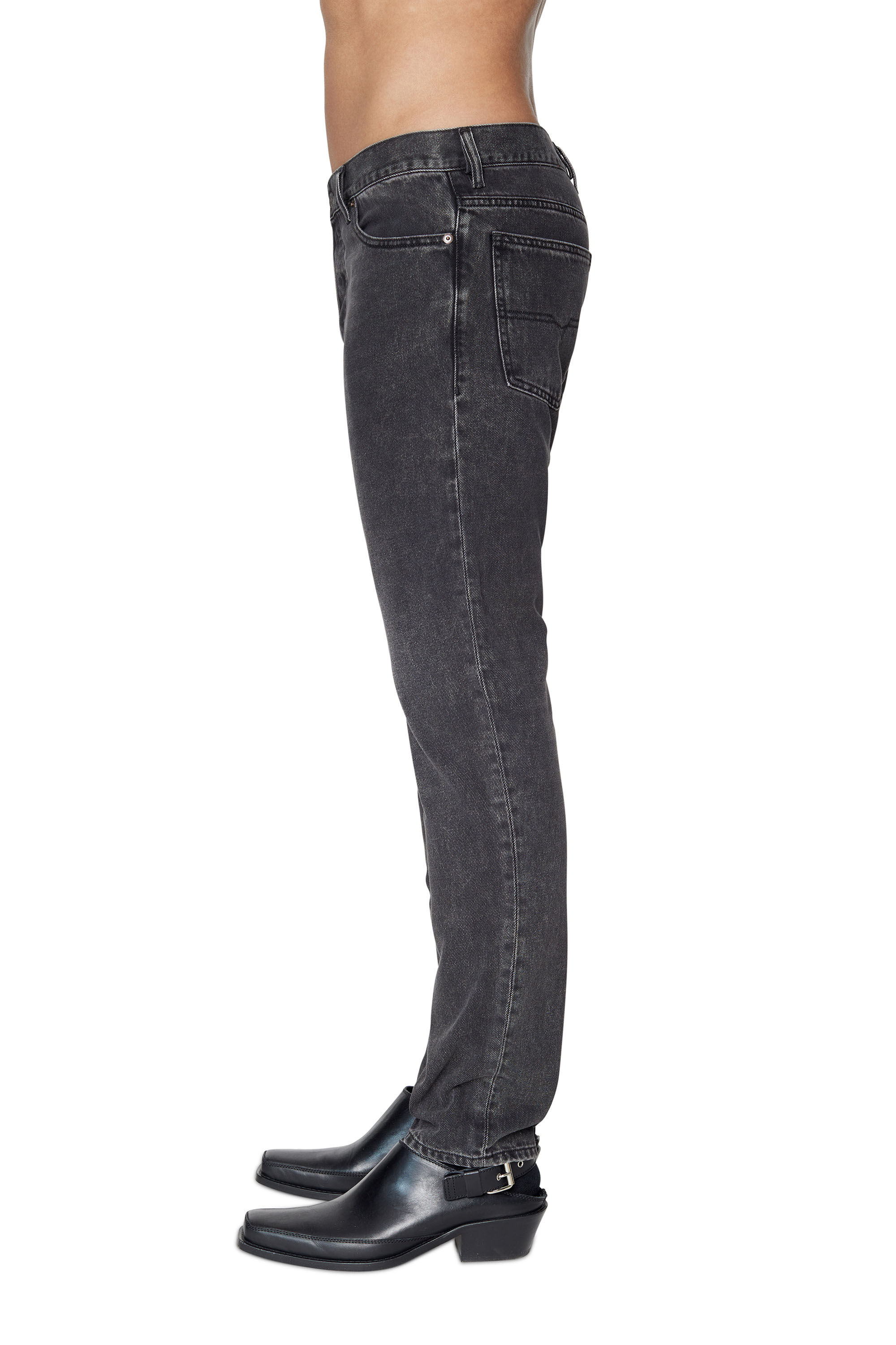 Diesel - Regular Jeans 1995 D-Sark 09B87, Male's Regular Jeans - 1995 D-Sark in Black/Dark Grey - 5