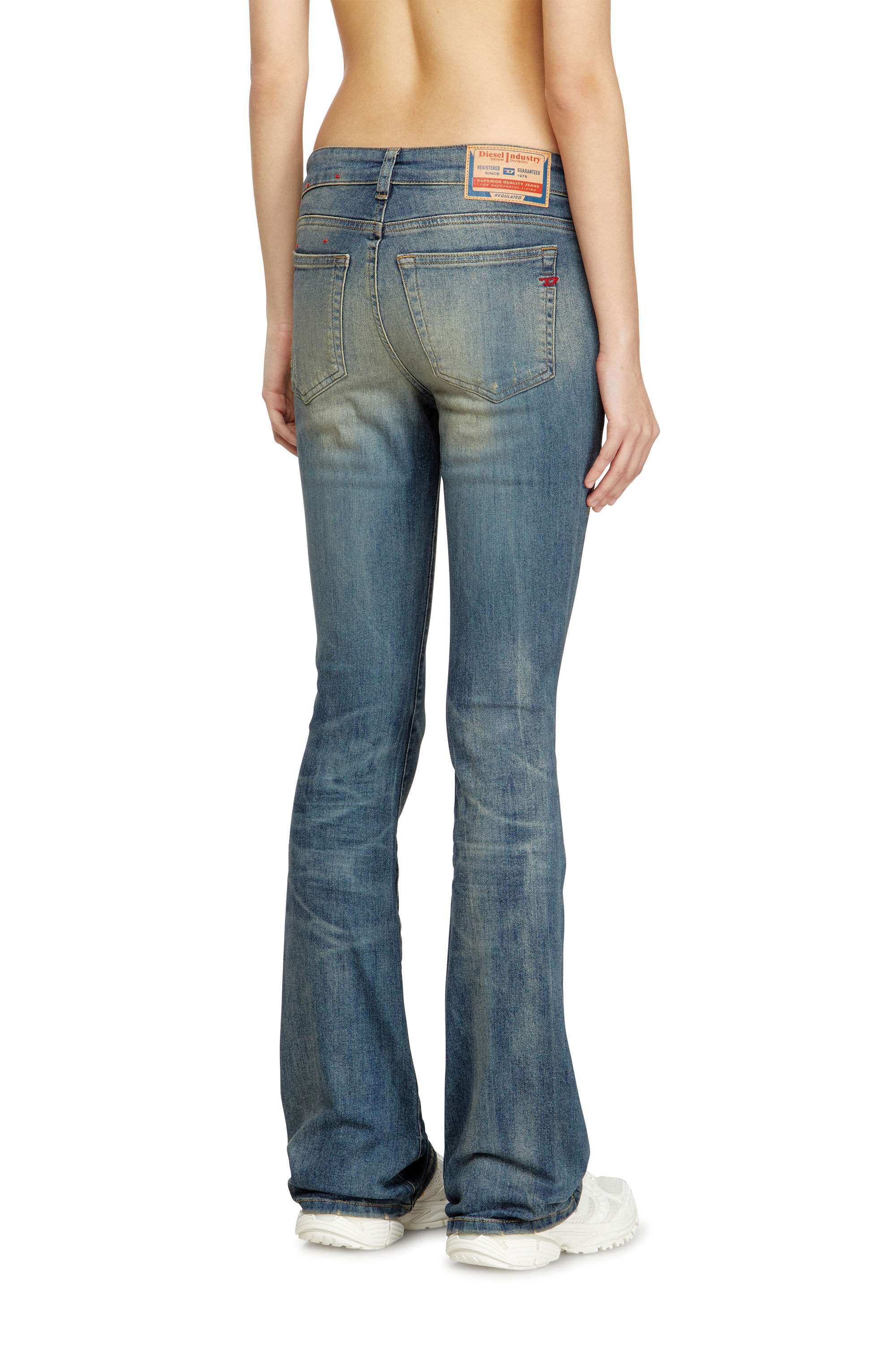 Diesel - Bootcut Jeans 1969 D-Ebbey 0ADBP Femme, Bleu moyen - Image 5
