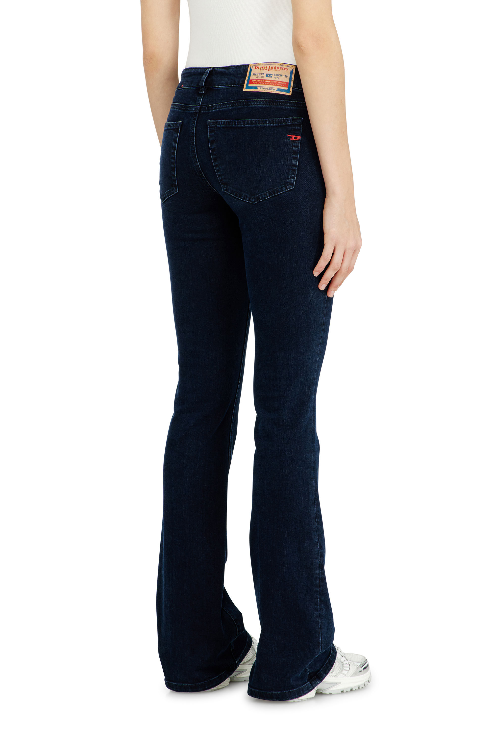 Diesel - Bootcut Jeans 1969 D-Ebbey 0KBBG Mujer, Azul Oscuro - 5