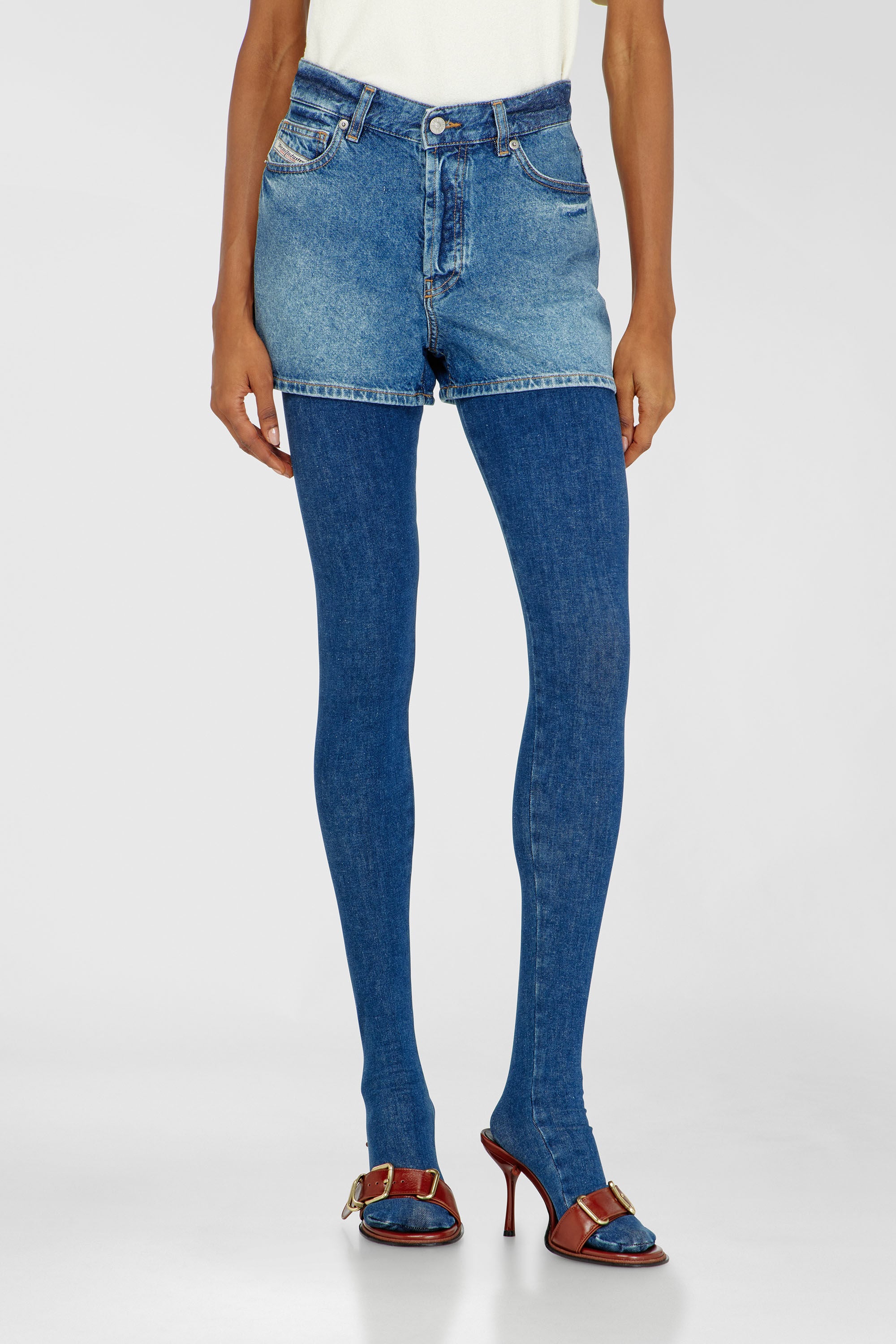 Diesel - DE-HELIOS, Pantalones cortos vaqueros en denim desgastado Mujer in Azul marino - 3
