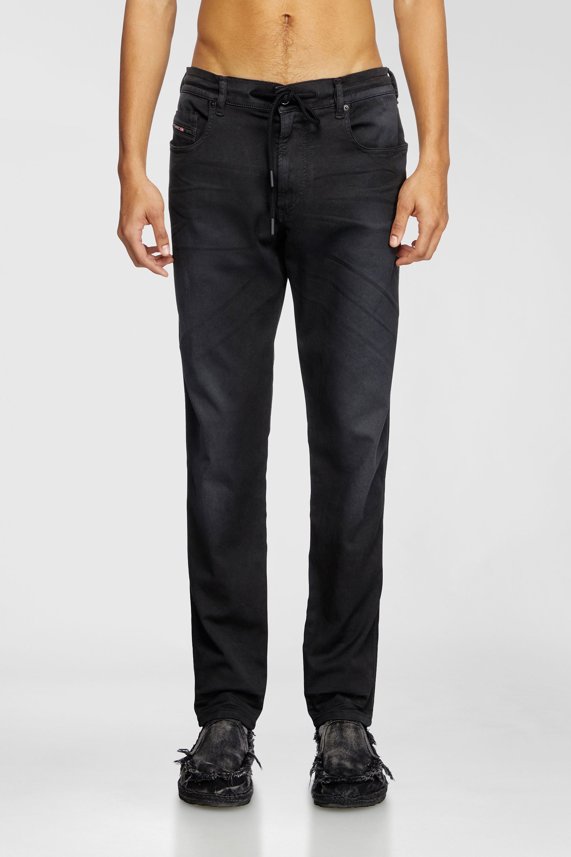 Diesel - Slim 2062 D-Strukt Joggjeans&reg; 0670M Hombre, Negro - 2
