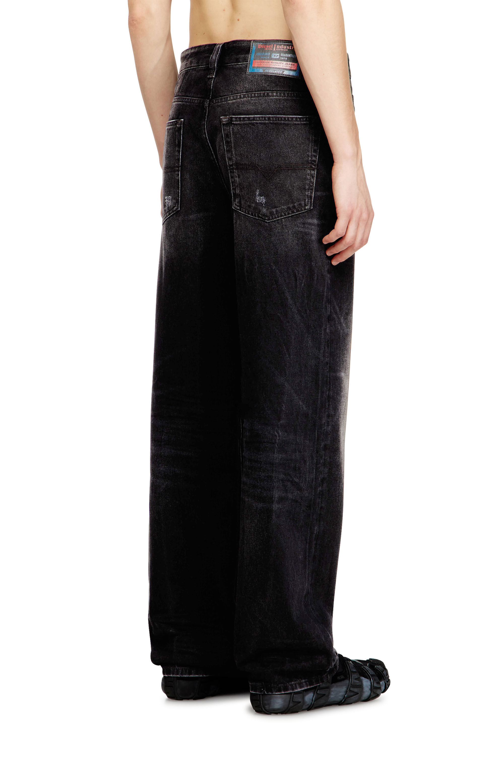 Men's Relaxed Jeans | Black | Diesel 2001 D-Macro