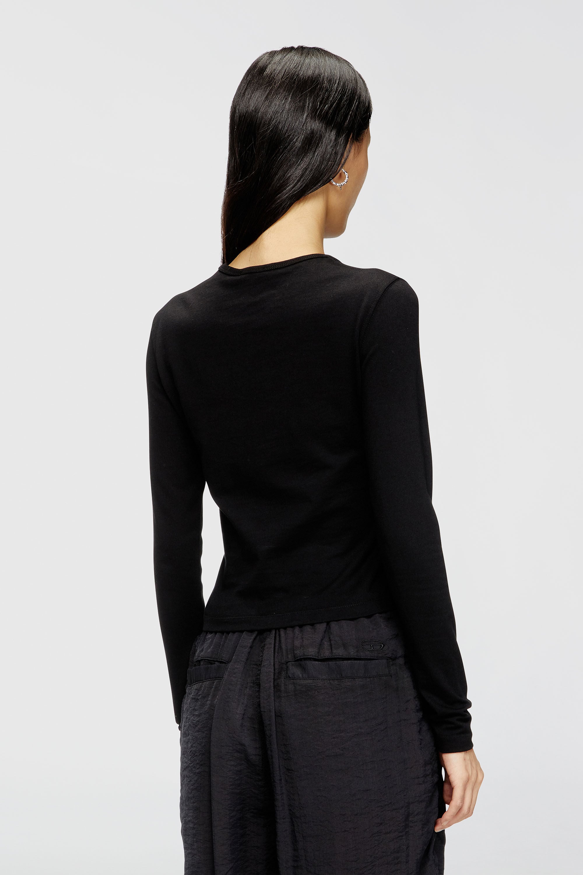 Diesel - T-UNCUTIE-LONG-LS-OD, Top de manga larga con recorte Oval D Mujer in Negro - 4