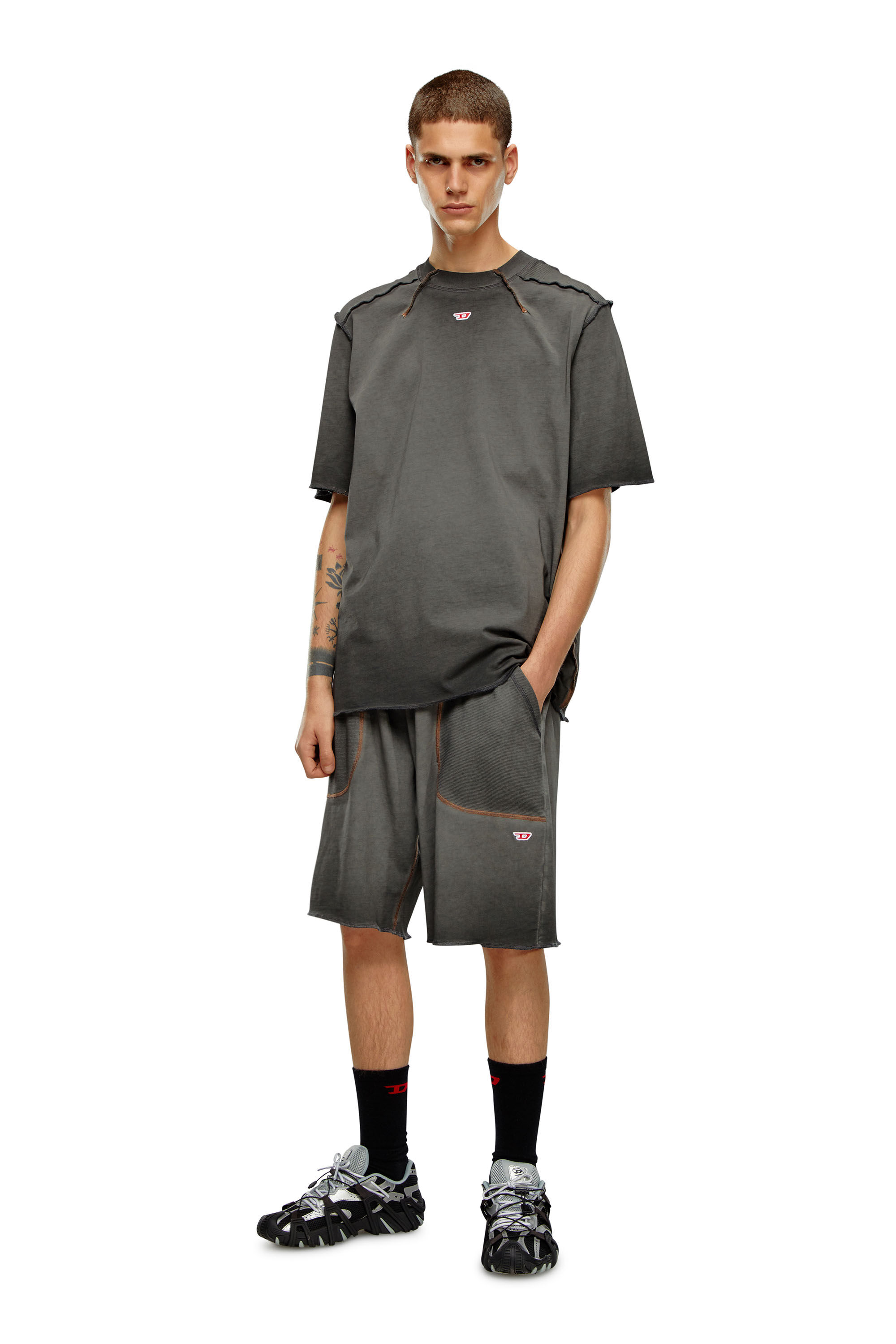 Diesel - P-BASK, Pantalones cortos deportivos con detalles de gofrado Hombre in Negro - 1