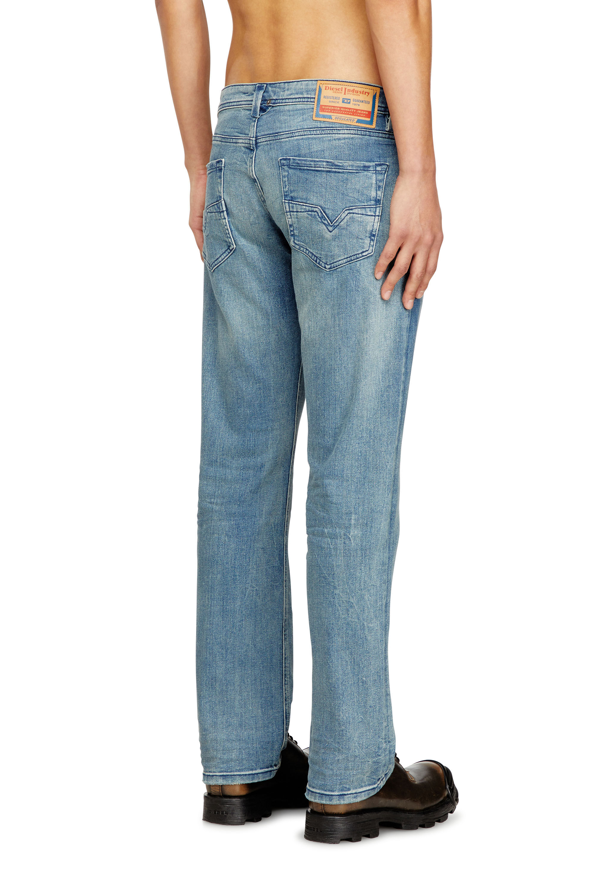Diesel - Regular Jeans 1985 Larkee 0BMBW Hombre, Azul medio - 4