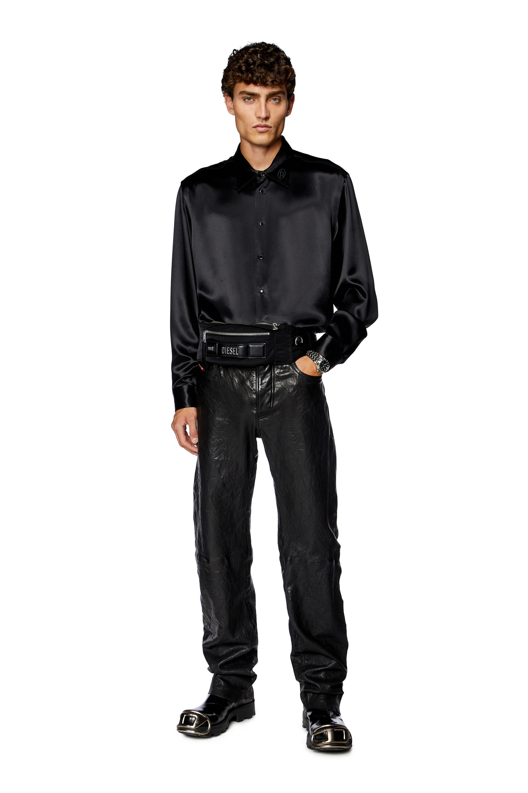 Diesel - P-MACS-LTH, Pantalon en cuir ciré texturé Homme in Noir - 1