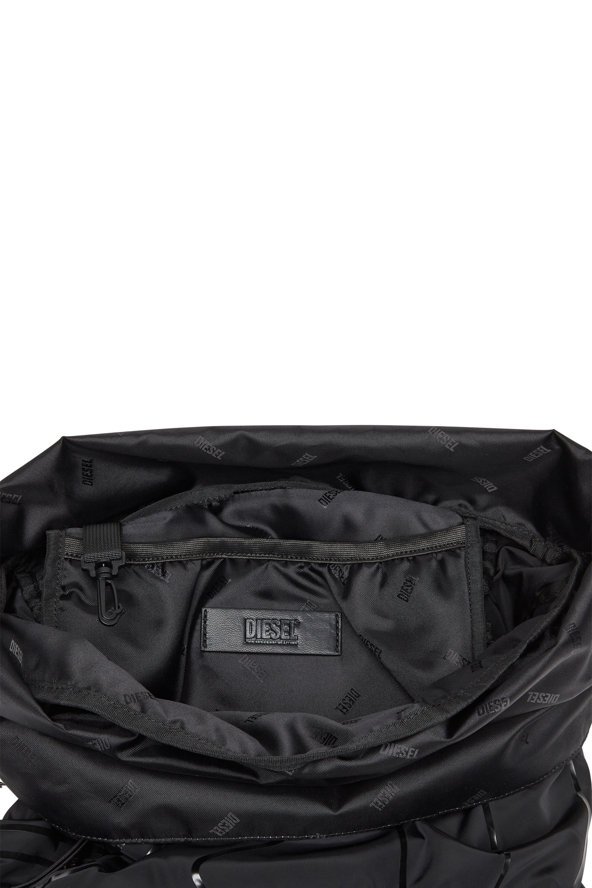 Diesel - DRAPE BACKPACK, Drape-Sac à dos roll-top en nylon Homme in Noir - 2