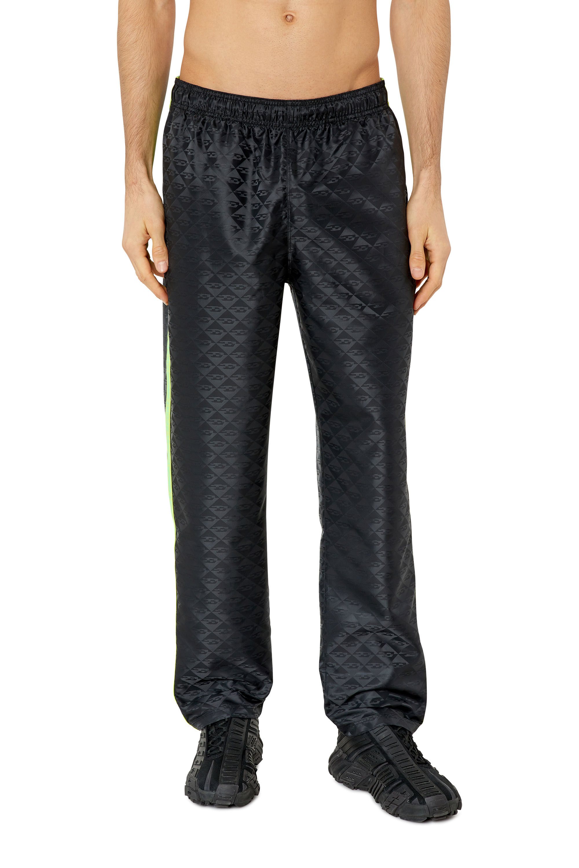 Diesel - AMWB-CREED-HT26, Pantalon de survêtement en satin Monogram Homme in Noir - 3