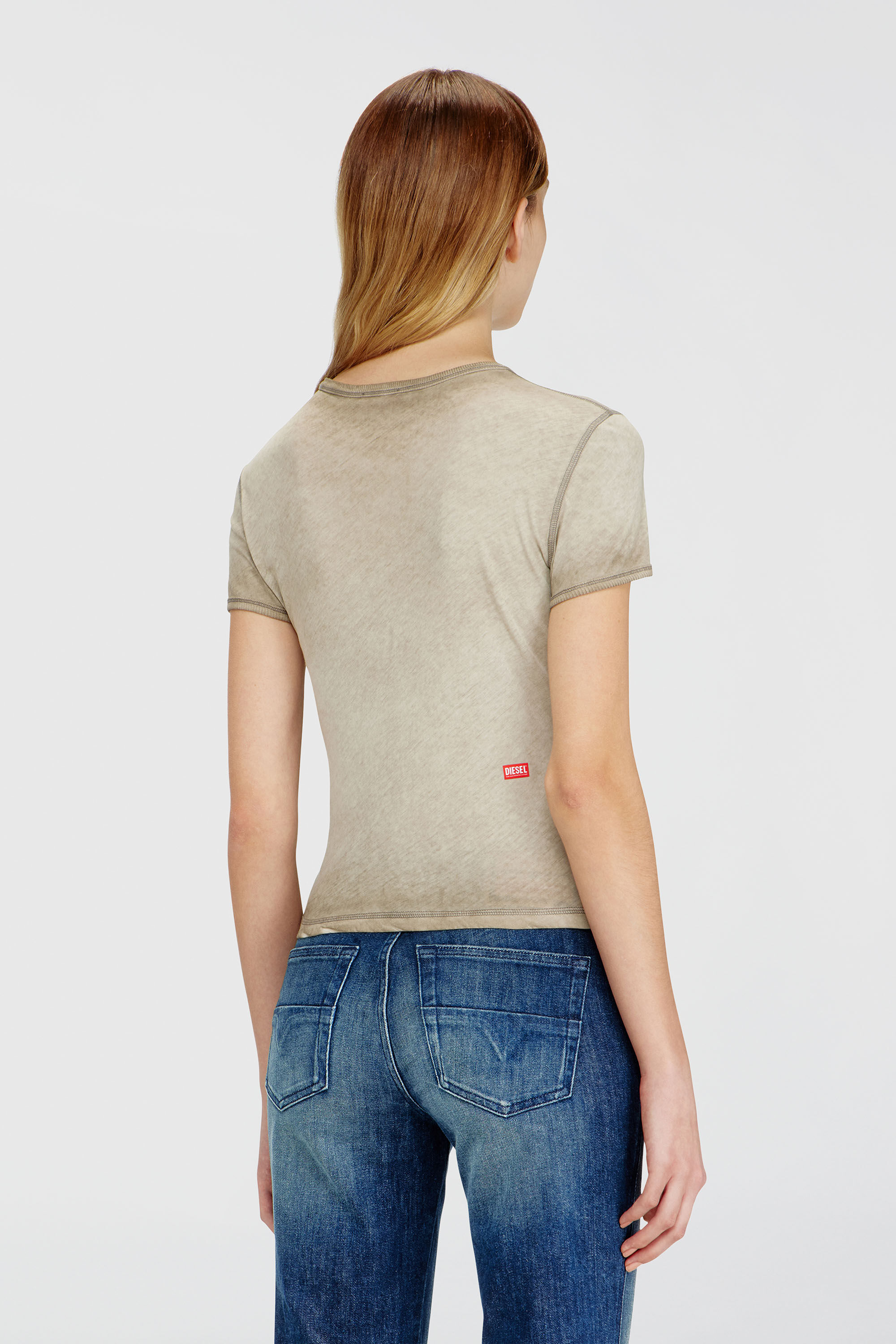 Diesel - T-UNCUTIES-LONG-AA2, Camiseta slim con logo tonal estampado Mujer in Beige - 4