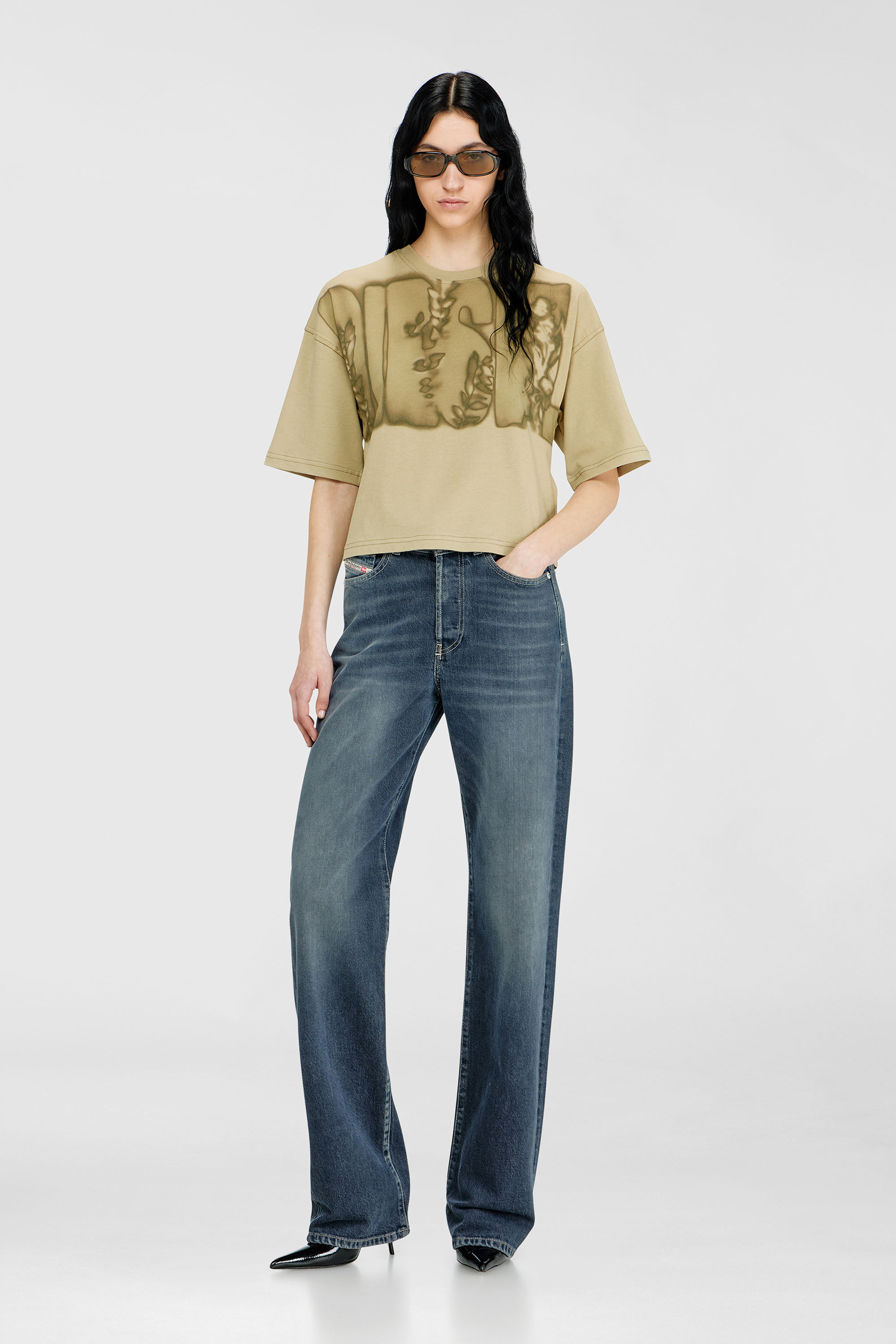 DIESEL Tシャツ　レディース　カーキ Women's Cropped T-shirt with digital print | Green | Diesel