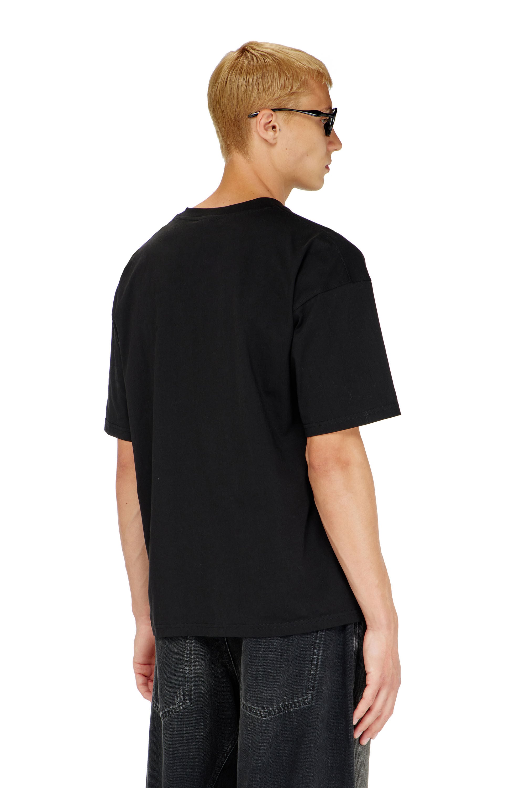 Diesel - T-BOXT-DCO, Camiseta de algod&oacute;n relajada con bordado Oval D Hombre in Negro - 4