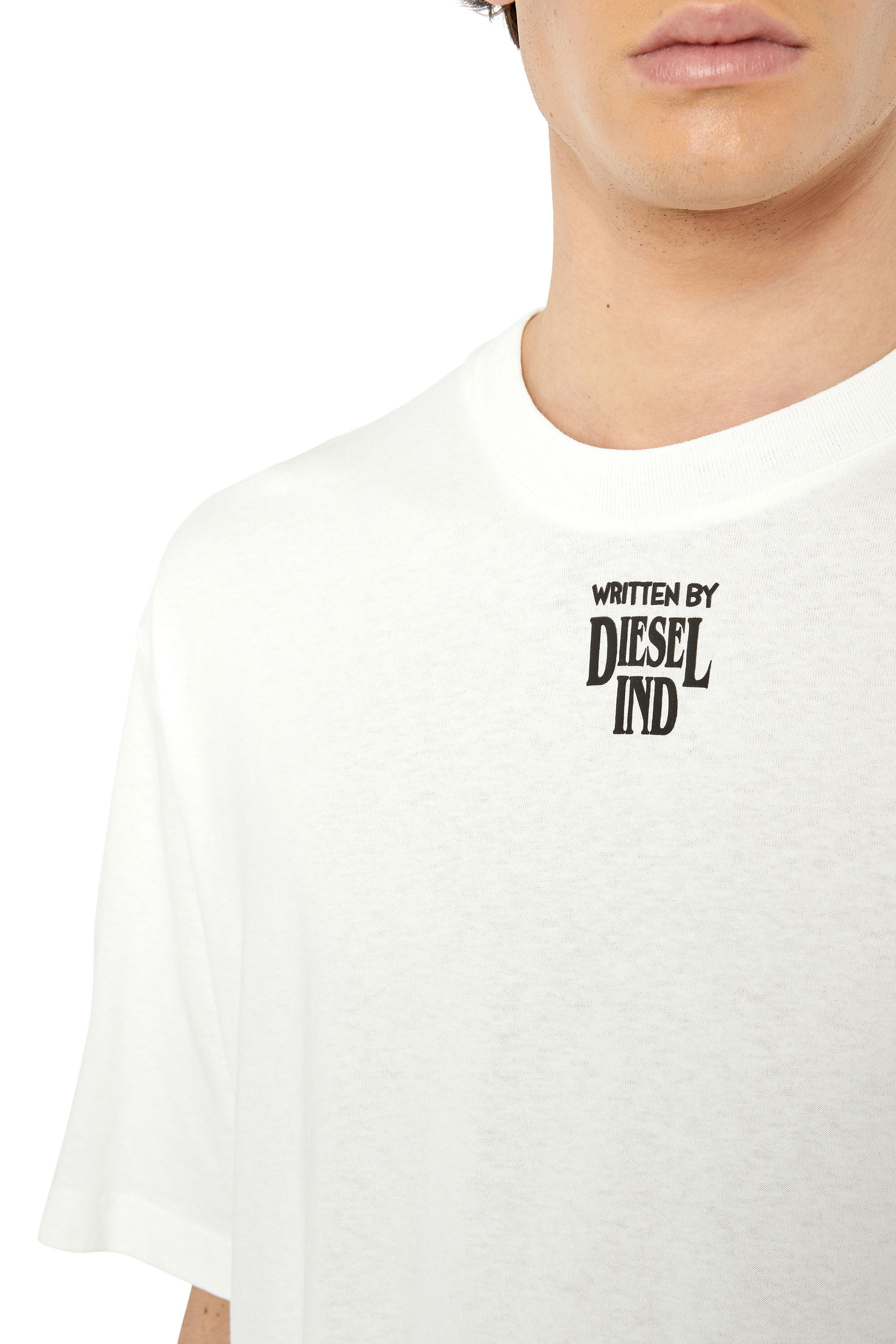 Diesel - T-WASH-G3, T-shirt oversize avec imprimé bidon d'essence Homme in Blanc - 4