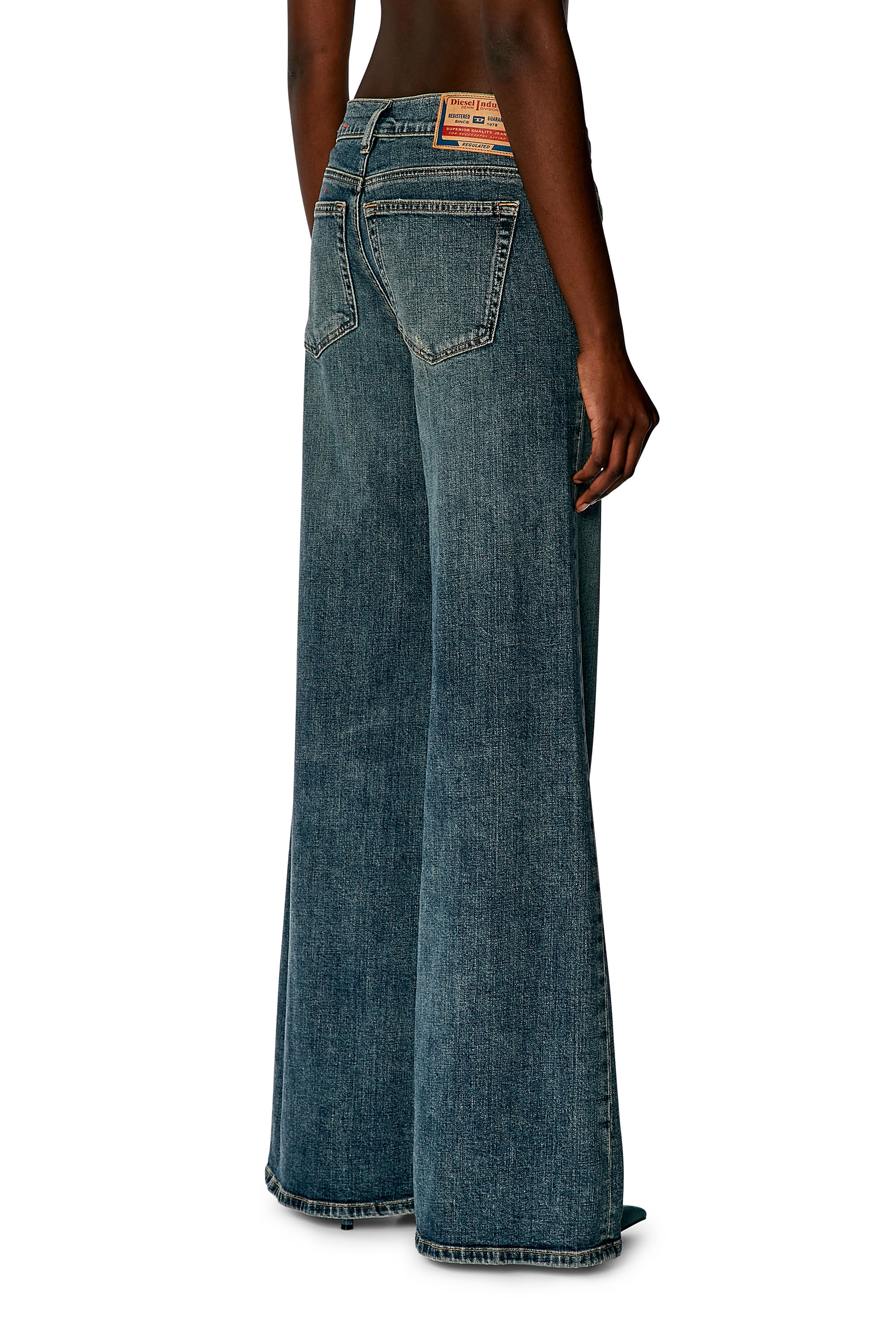 Diesel - Flare Jeans 1978 D-Akemi 0DQAC Femme, Bleu moyen - Image 4