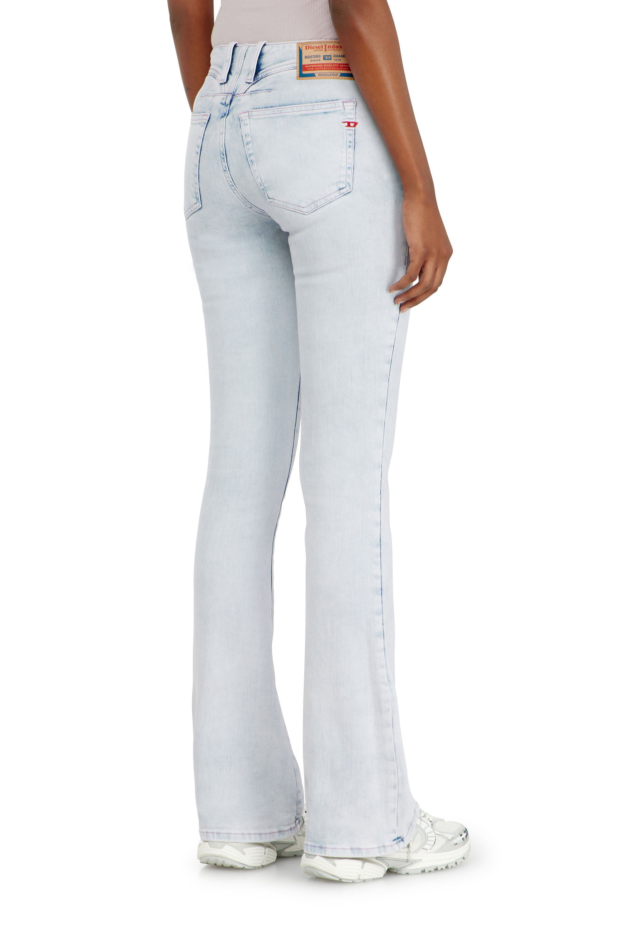 Diesel - Bootcut Jeans 1969 D-Ebbey 0HDBH Mujer, Azul Claro - 5