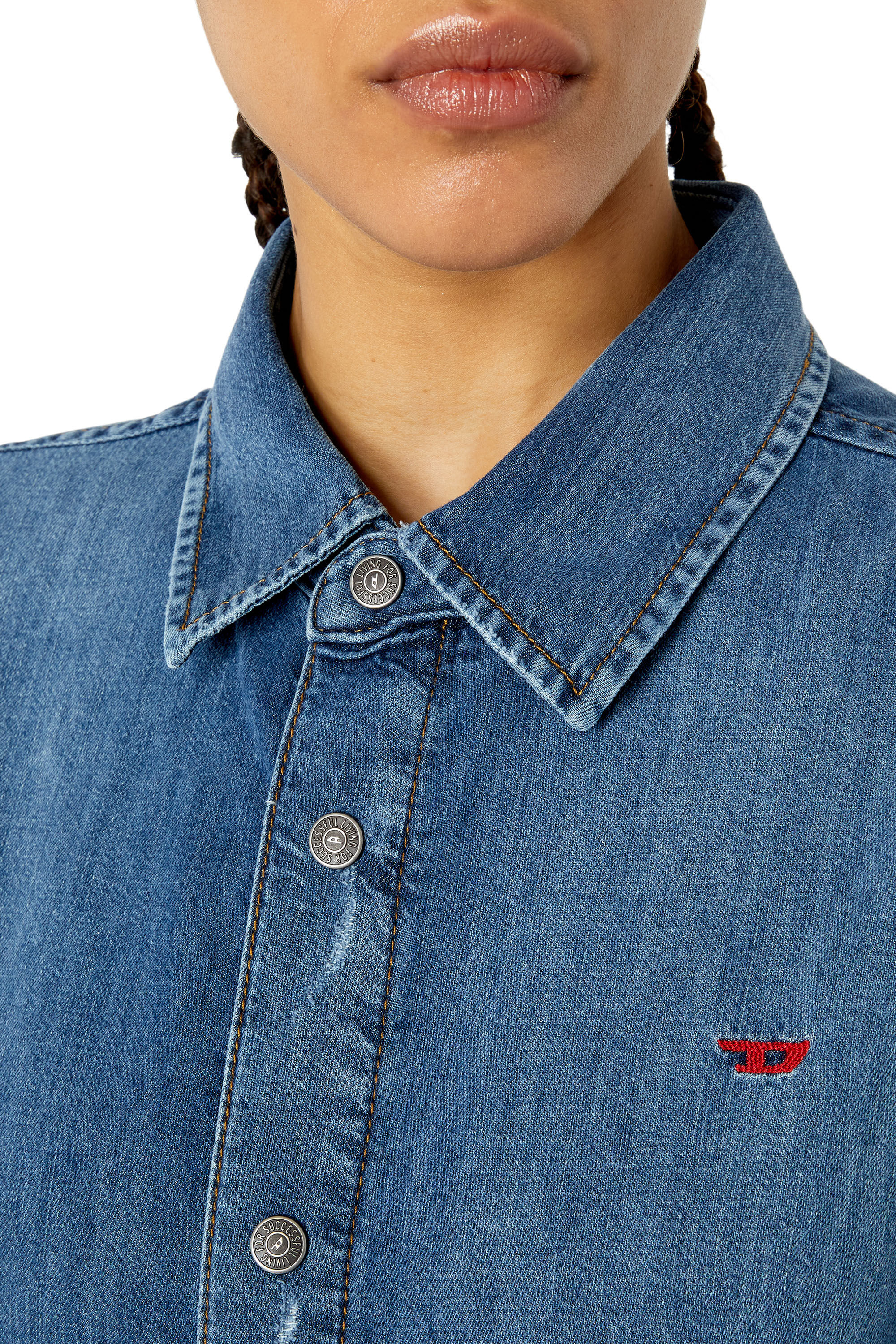 Diesel - DE-DAVIS-L, Robe chemise oversize en denim effet destroy Femme in Bleu - 4
