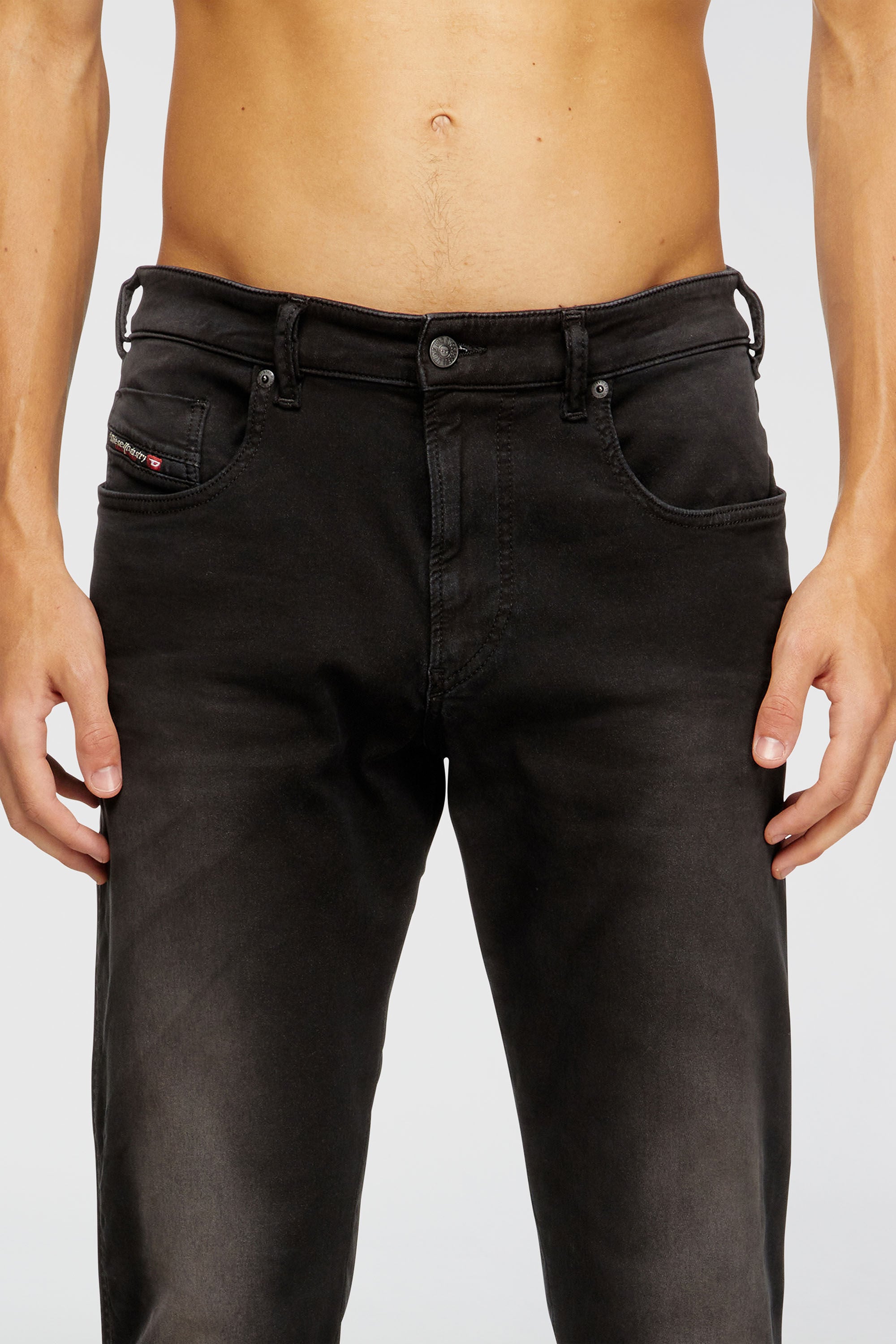 Diesel - Slim 2062 D-Strukt Joggjeans&reg; 0670M Hombre, Negro/Gris oscuro - 5