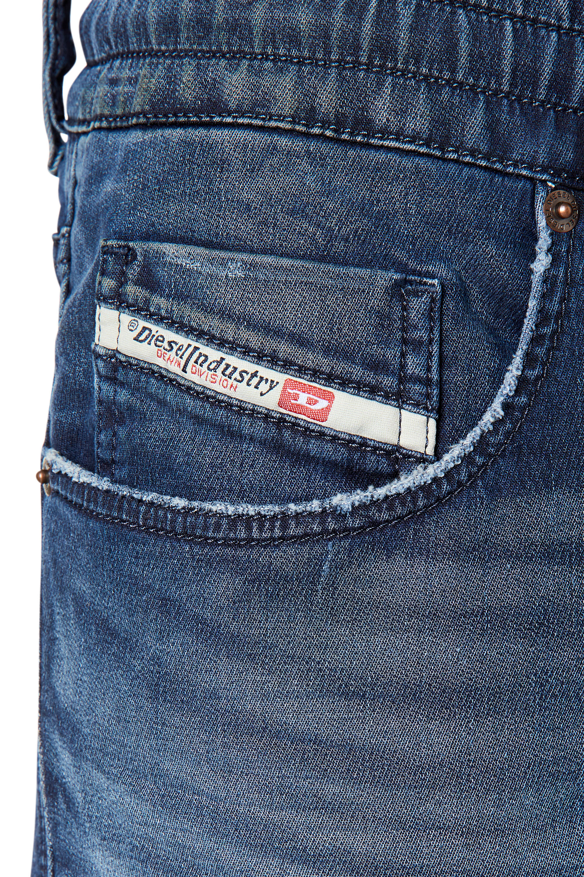 Diesel - Slim 2060 D-Strukt Joggjeans® 068DV, Male's Slim 2060 D-Strukt Joggjeans® in Dark Blue - 5