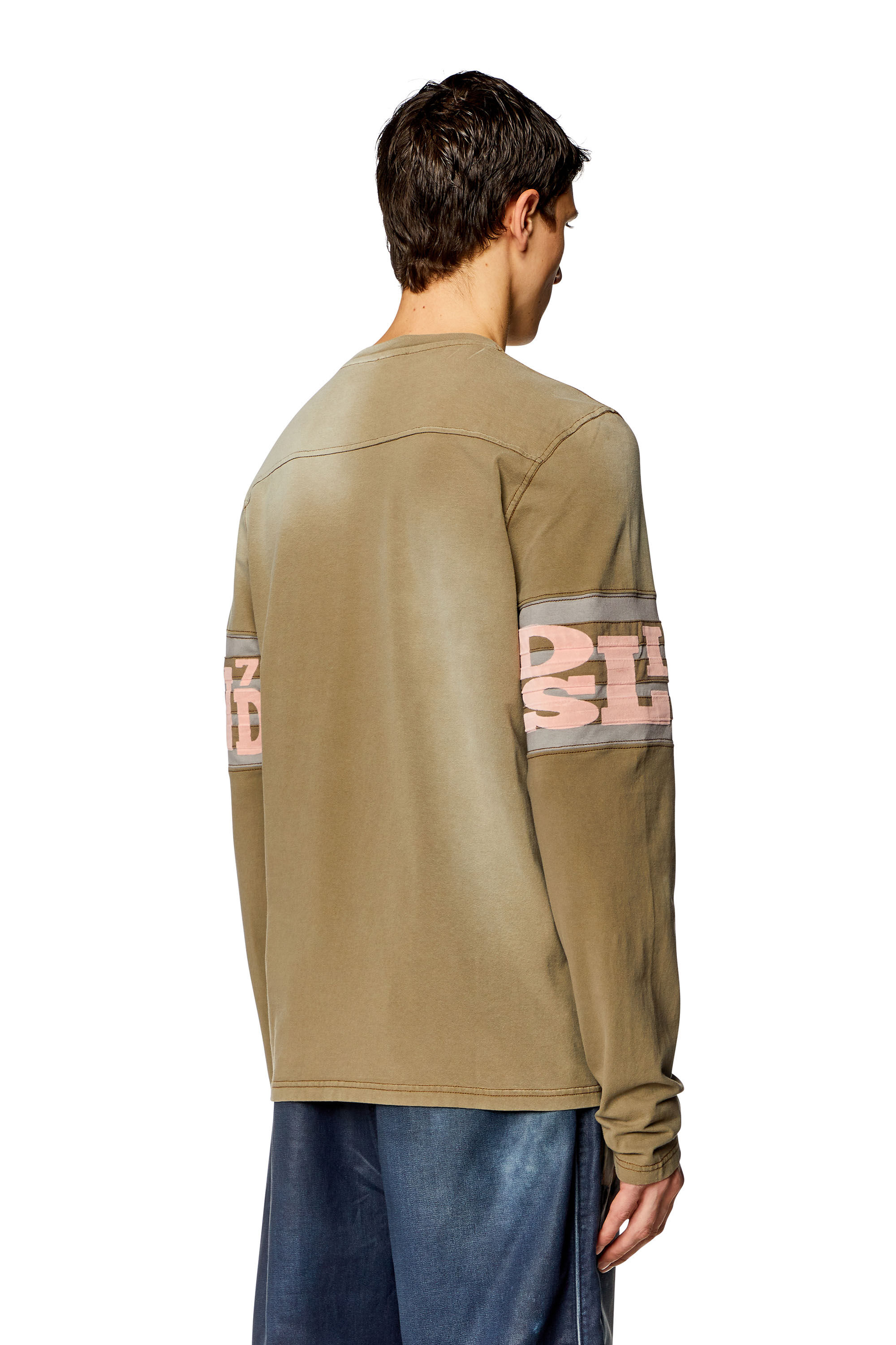 Diesel - T-JU-LS, T-shirt à manches longues avec logo floqué Homme in Marron - 4
