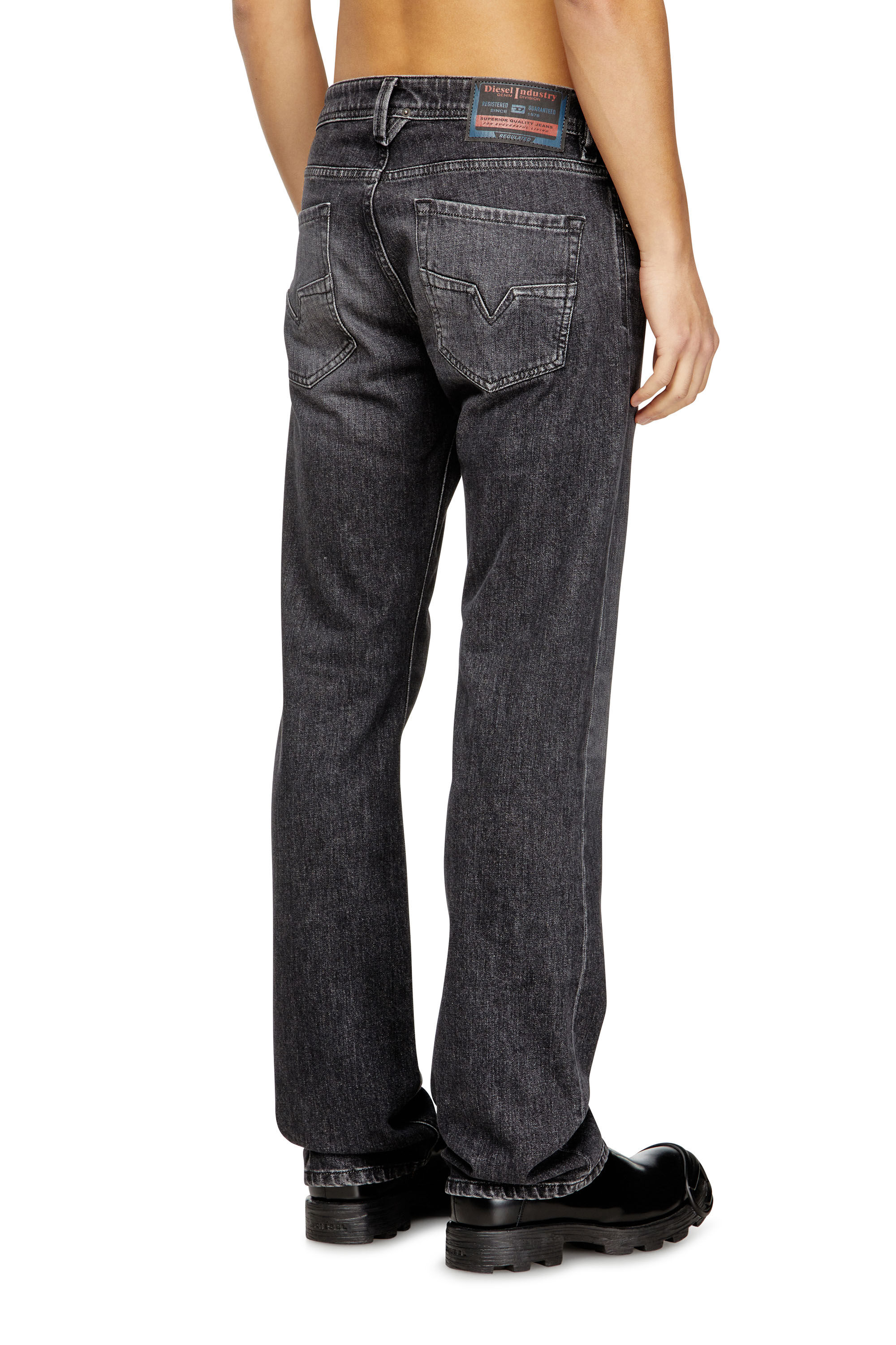 Diesel - Male's Regular Jeans 1985 Larkee 09N49, Grey - 4