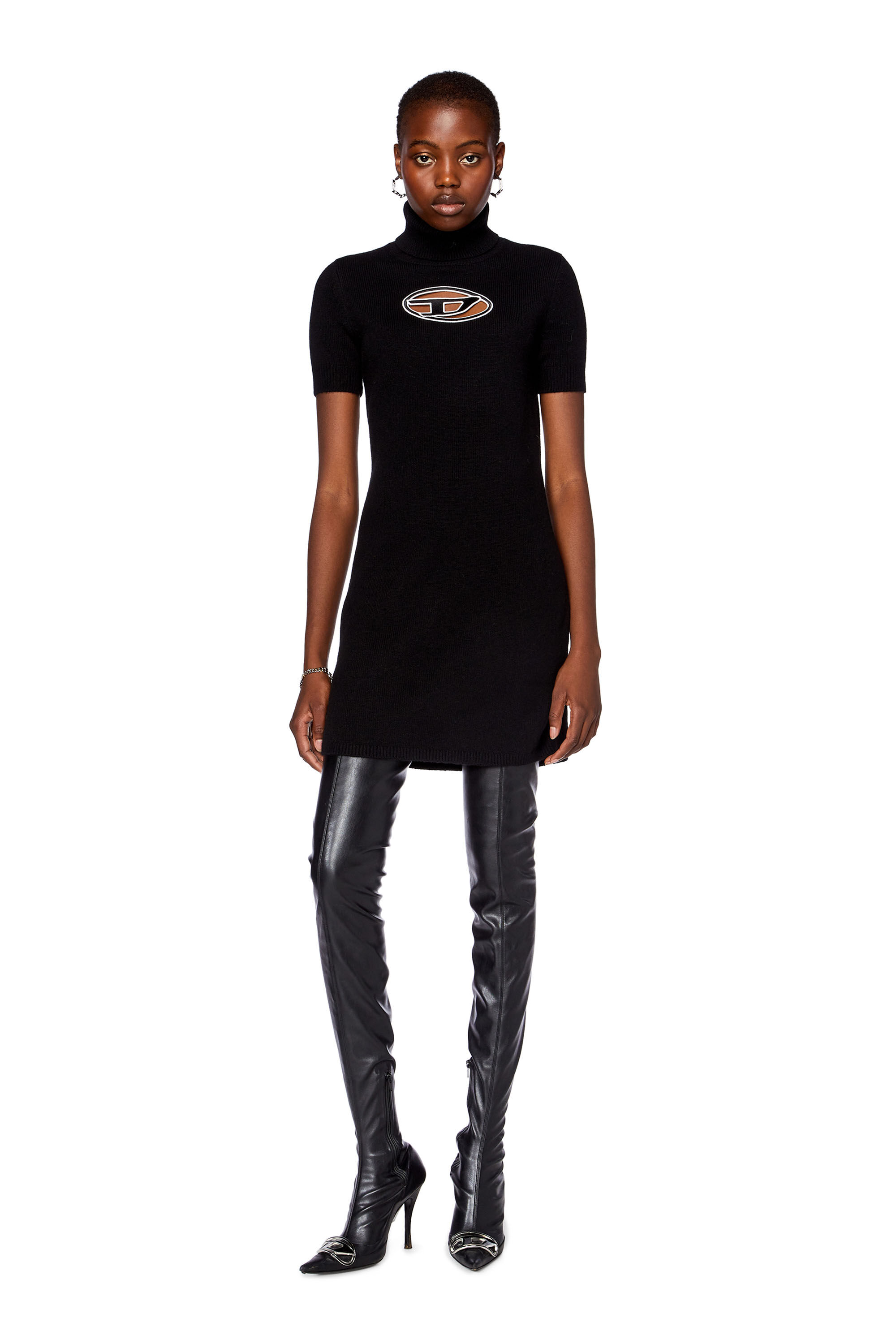 Diesel - M-ARGARET-DRS, Robe à col roulé avec plaque Oval D Femme in Noir - 1
