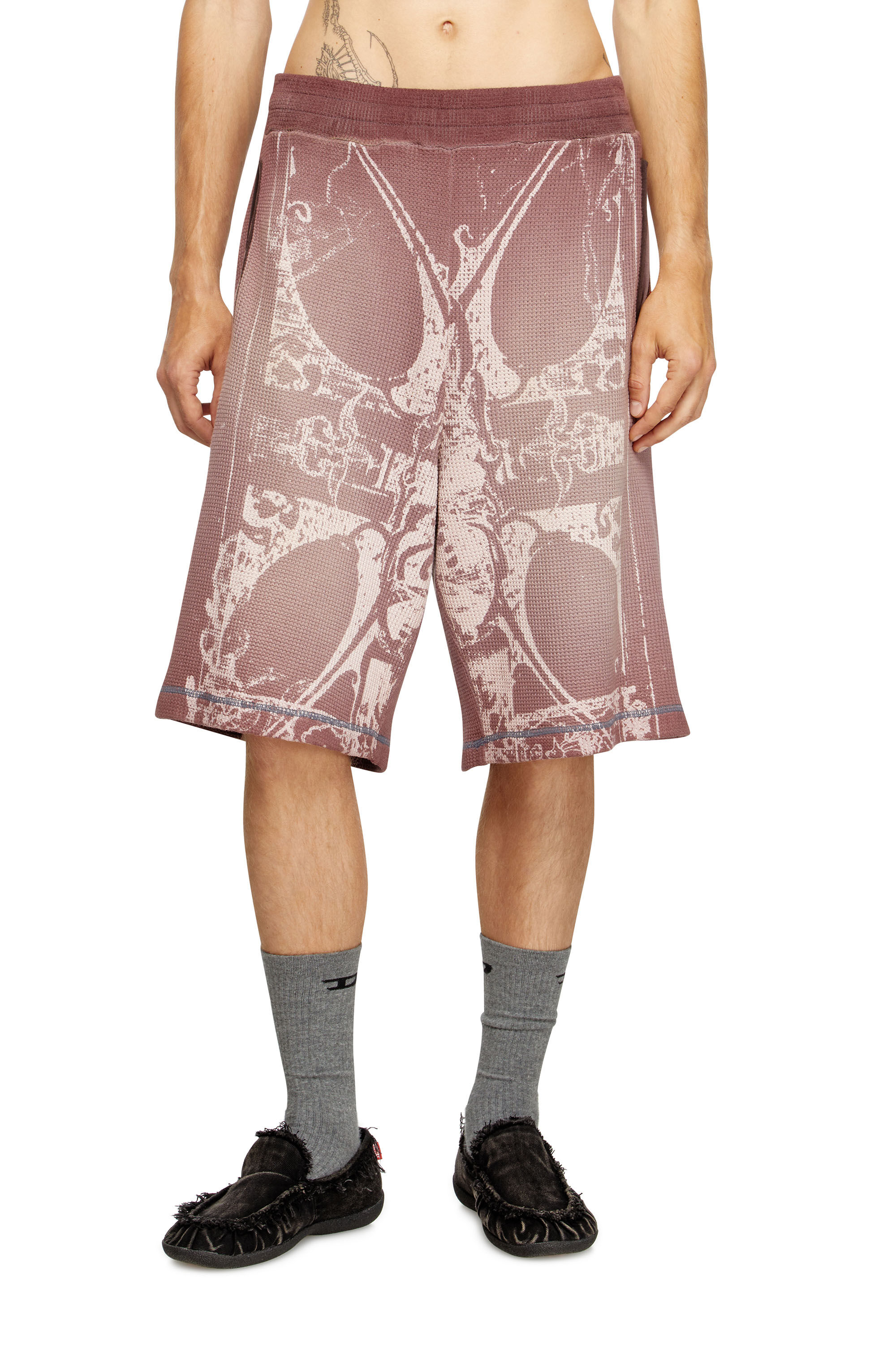 Diesel - P-WARKY-SHORT, Short gaufré avec imprimé médiéval Homme in Violet - 3