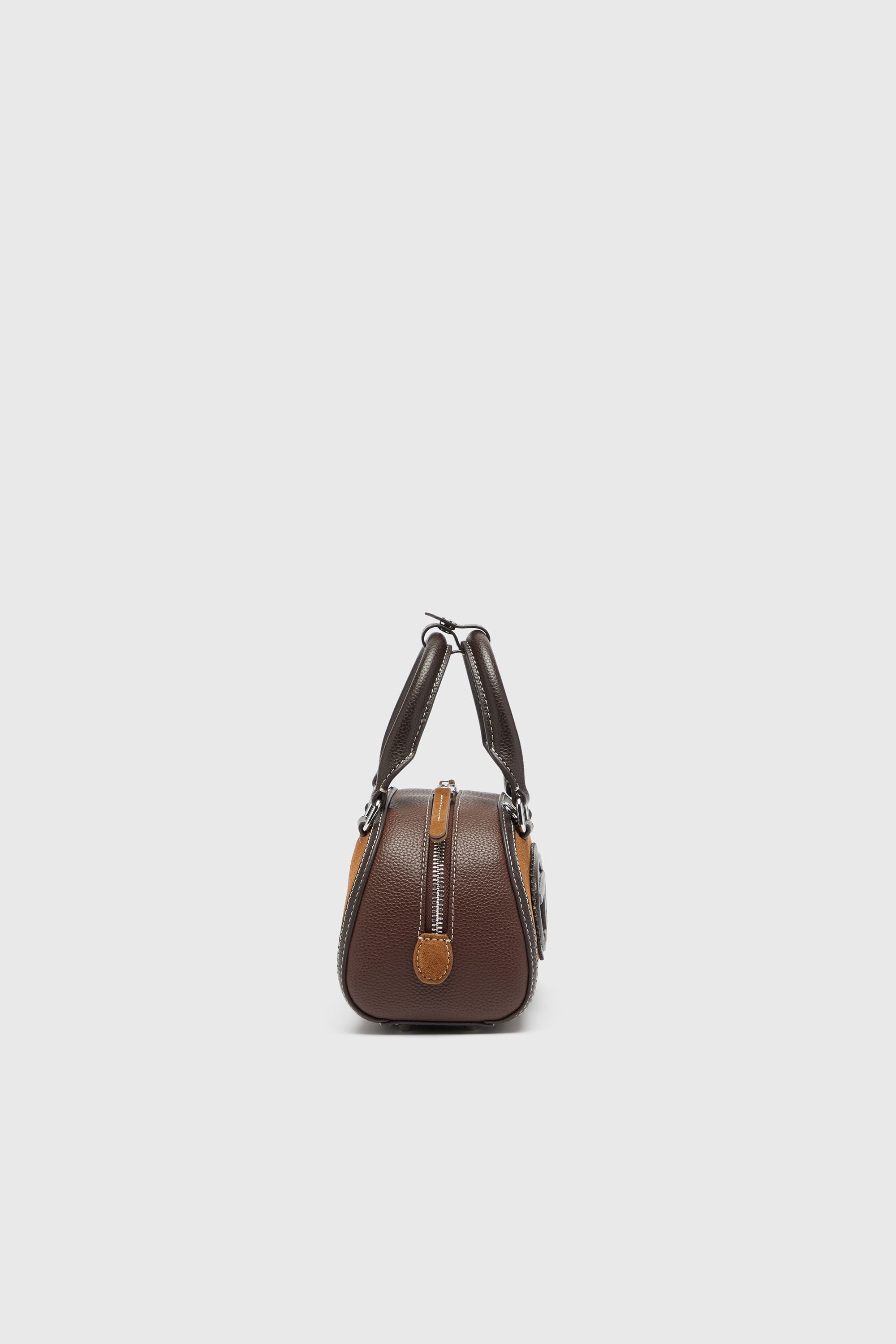 Diesel - 1DR DOME CROSSBODY, 1DR Dome - Peque&ntilde;o bolso bowling de gamuza y PU granulado Mujer in Marr&oacute;n - 4