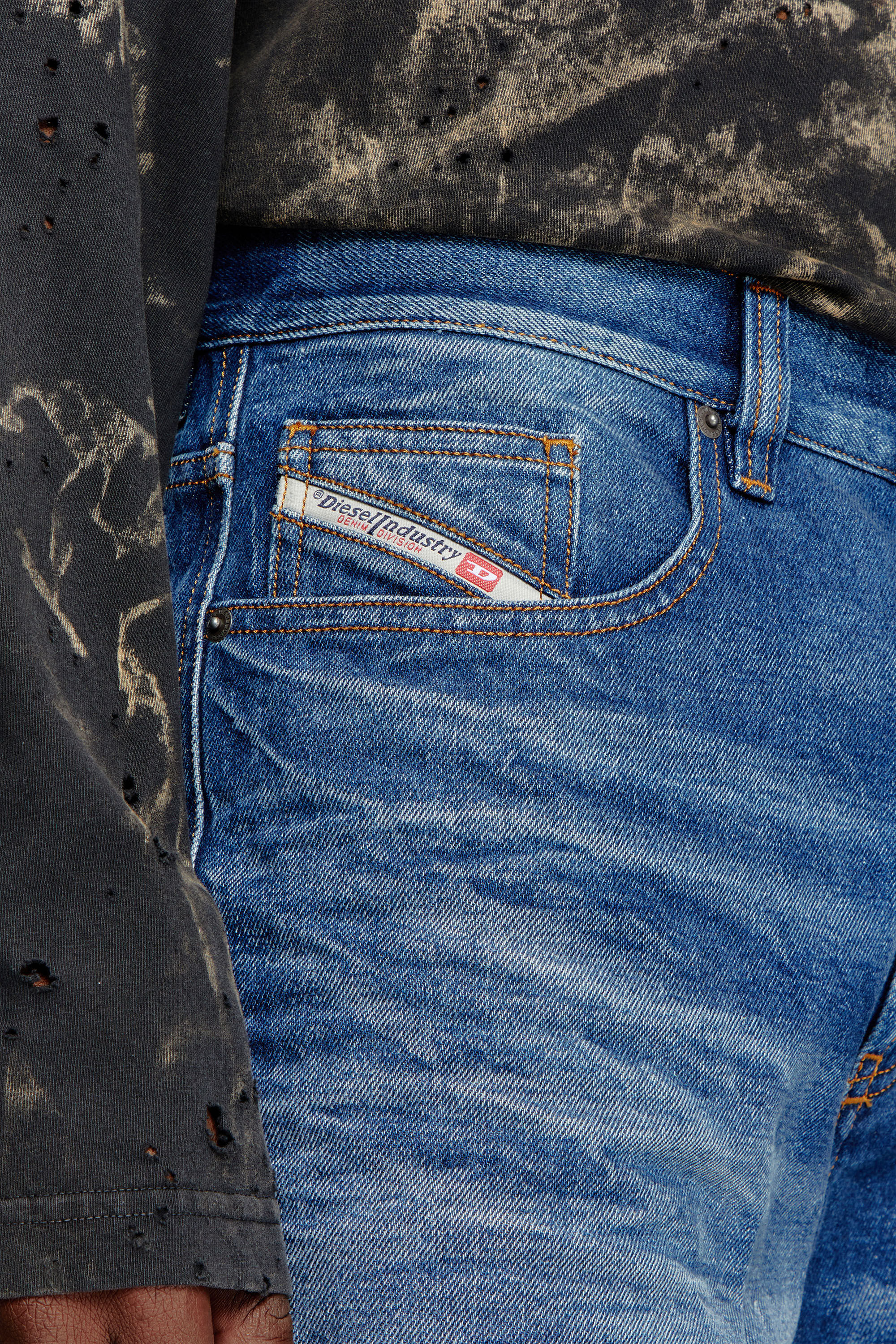 Diesel - Male's Regular Jeans 2010 D-Macs 09I46, Medium Blue - 5