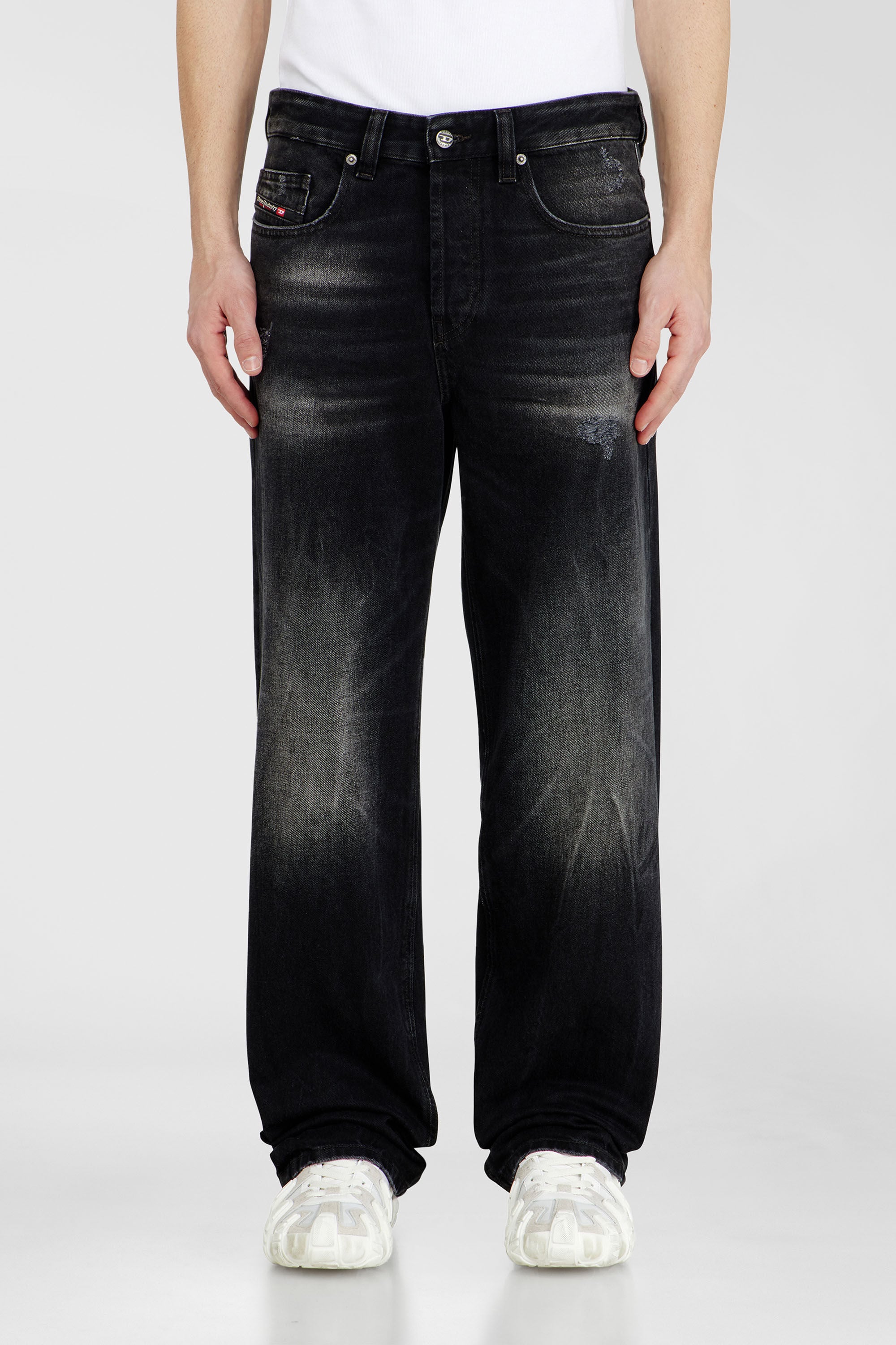 Men's Relaxed Jeans | Low Waist 2001 D-MacroBlack | Diesel US