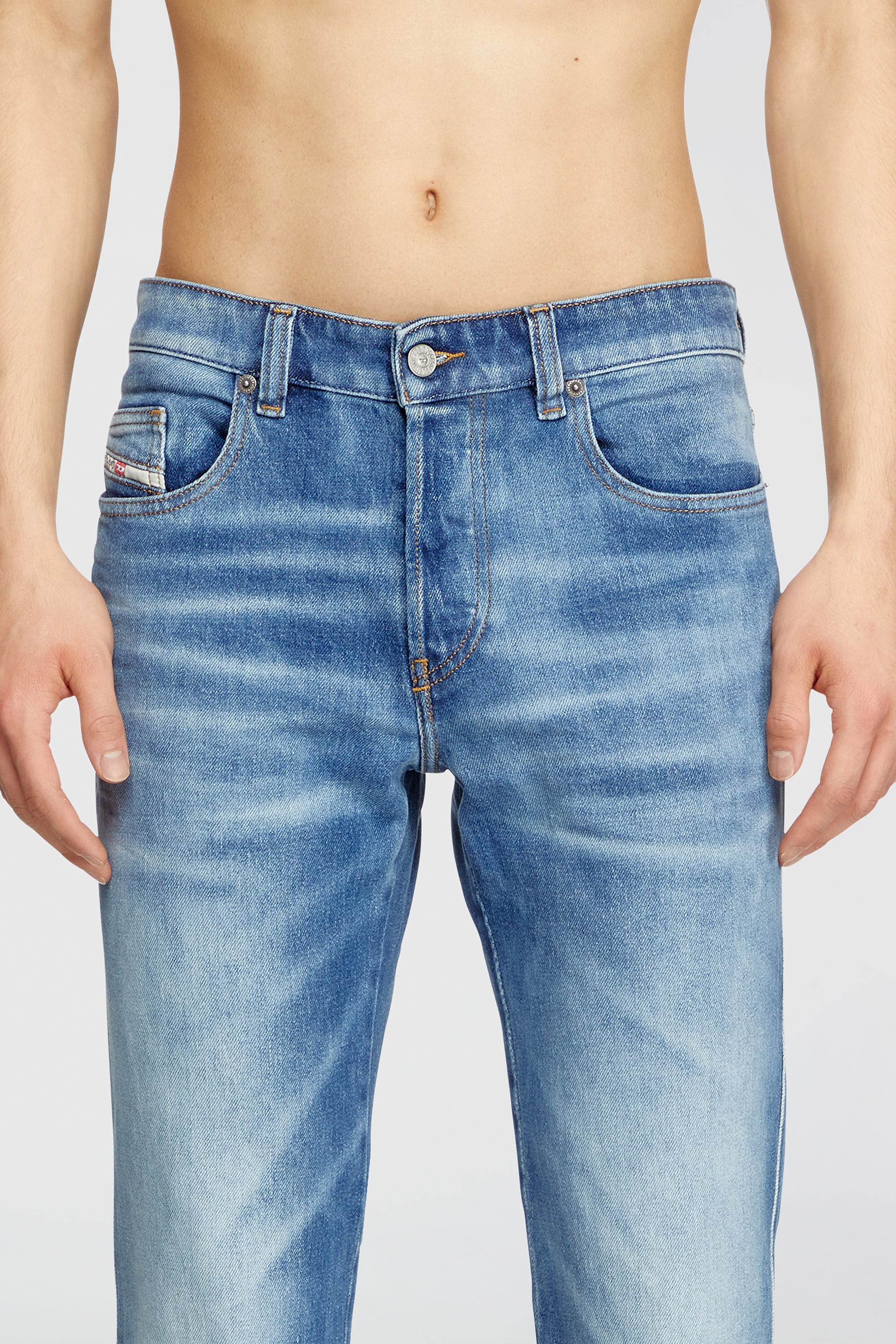 Diesel - Bootcut Jeans 1998 D-Buck 09L19 Hombre, Azul medio - 5