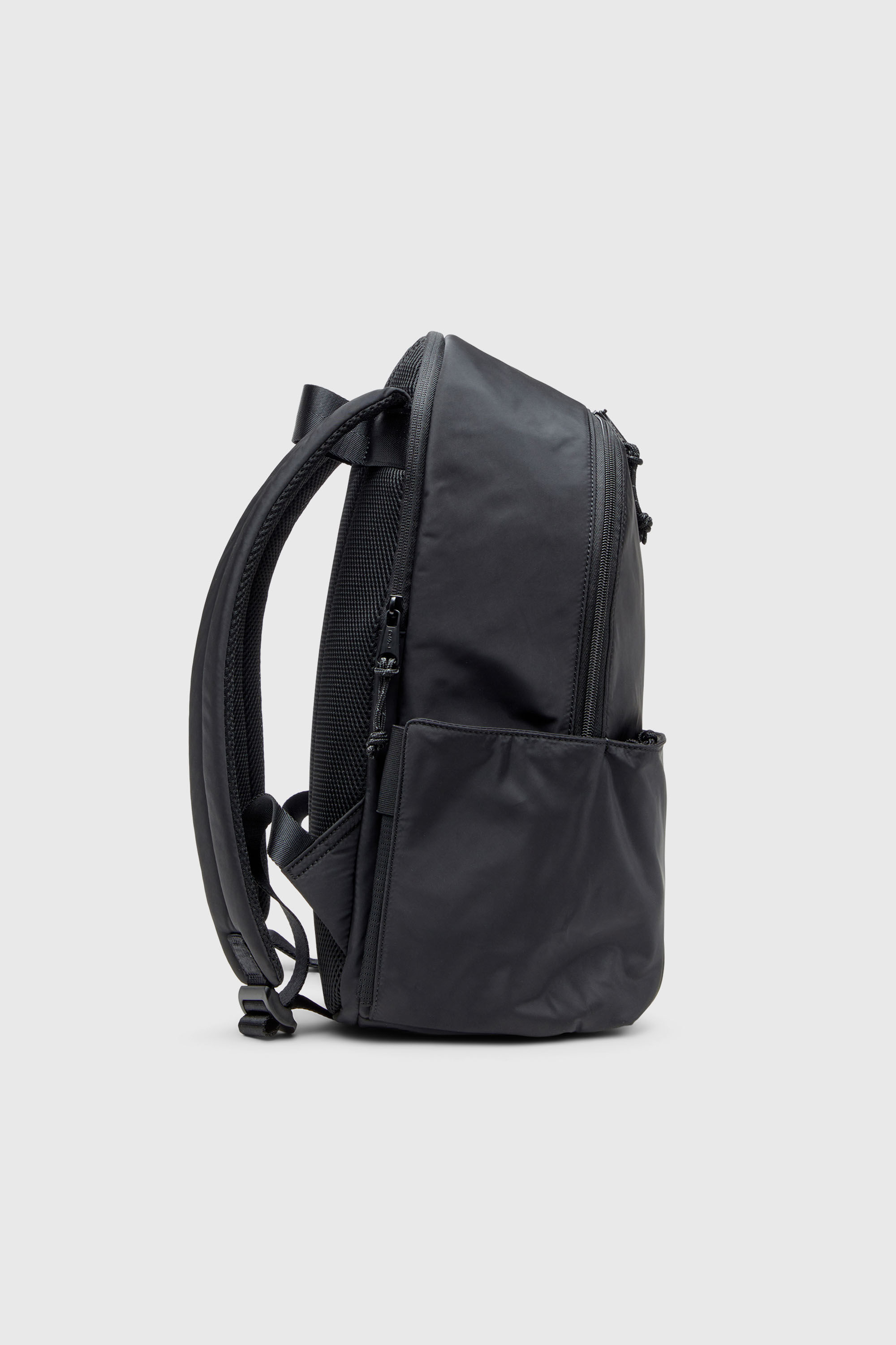 Men's D-Pack-Backpack in satin-touch fabric | Black | Diesel US