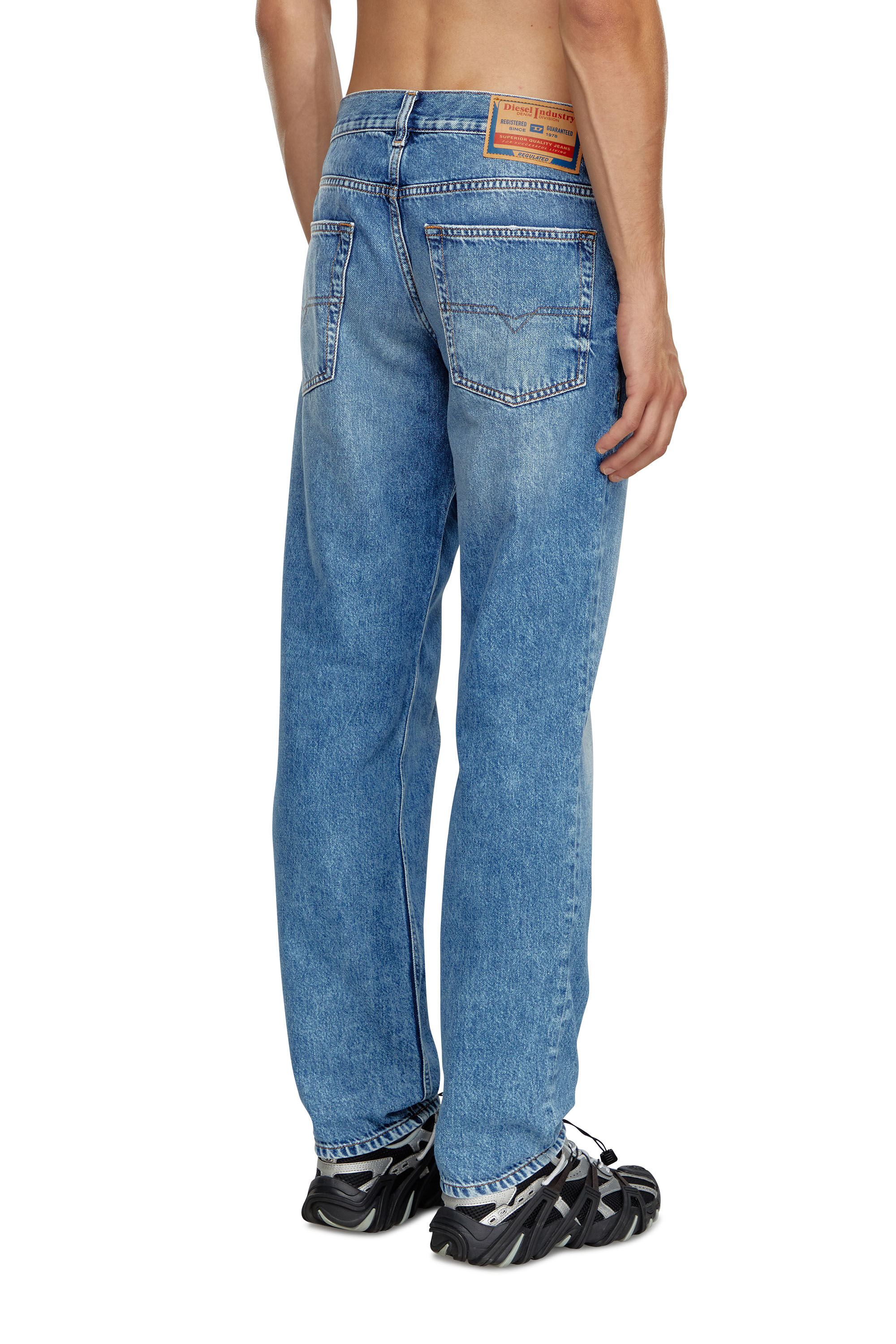Diesel - Regular Jeans 2023 D-Finitive 09H95 Homme, Bleu moyen - Image 4