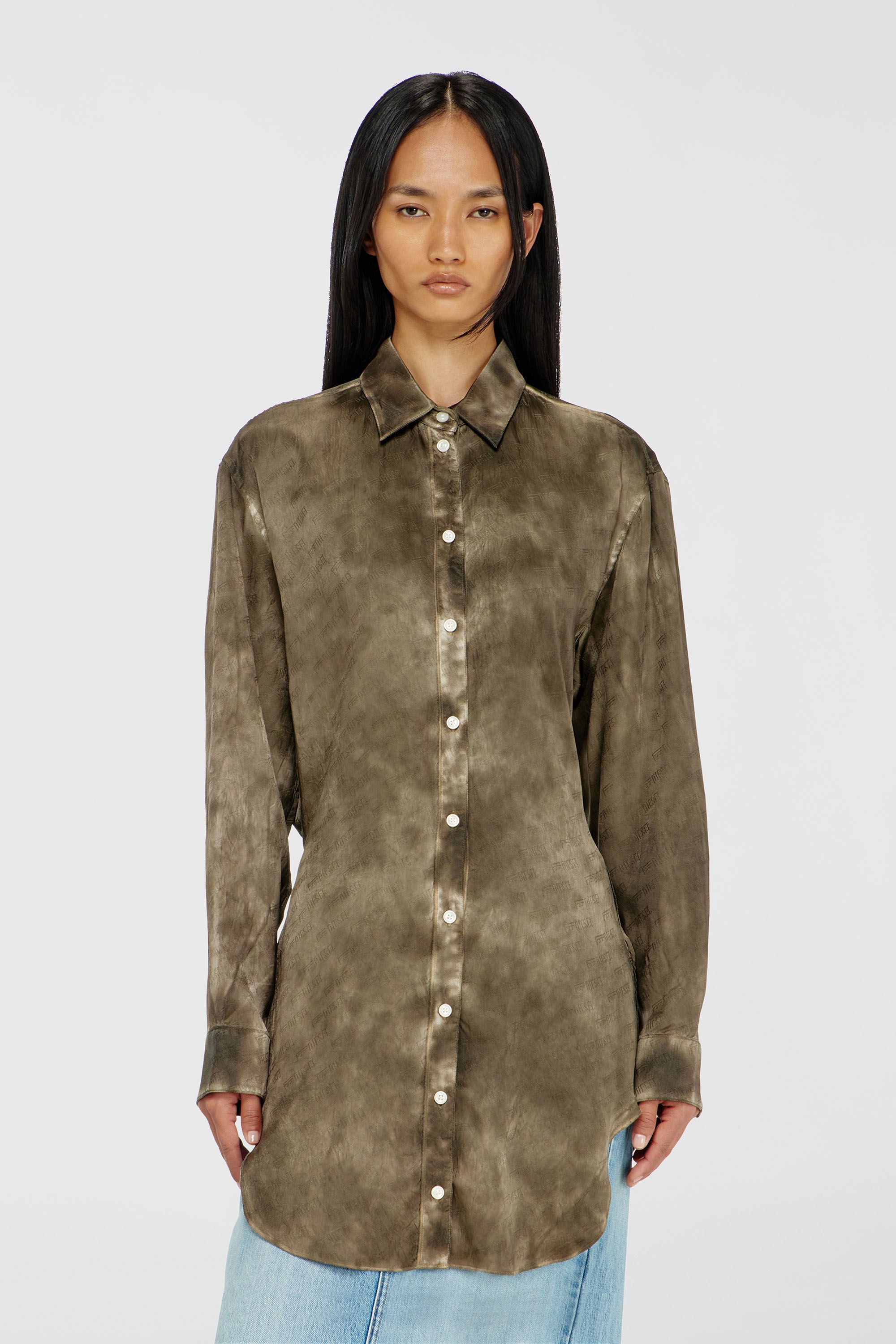 Diesel - C-LAVEL, Chemise longue en satin gaufr&eacute; logo-jacquard Femme in Vert - 5