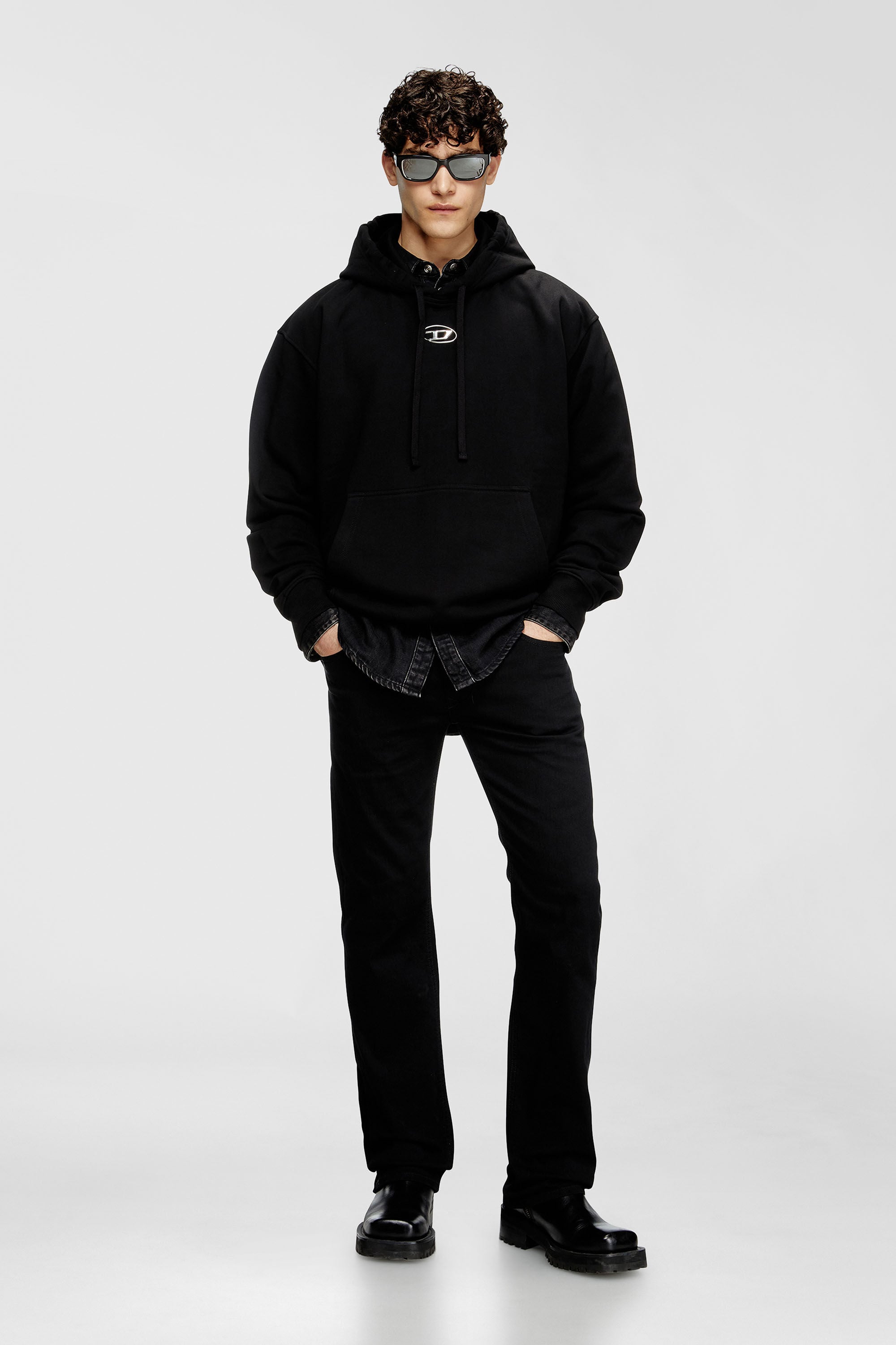Diesel - S-MACS-HOOD-OD, Sudadera con capucha extragrande con logotipo met&aacute;lico Hombre in Negro - 1