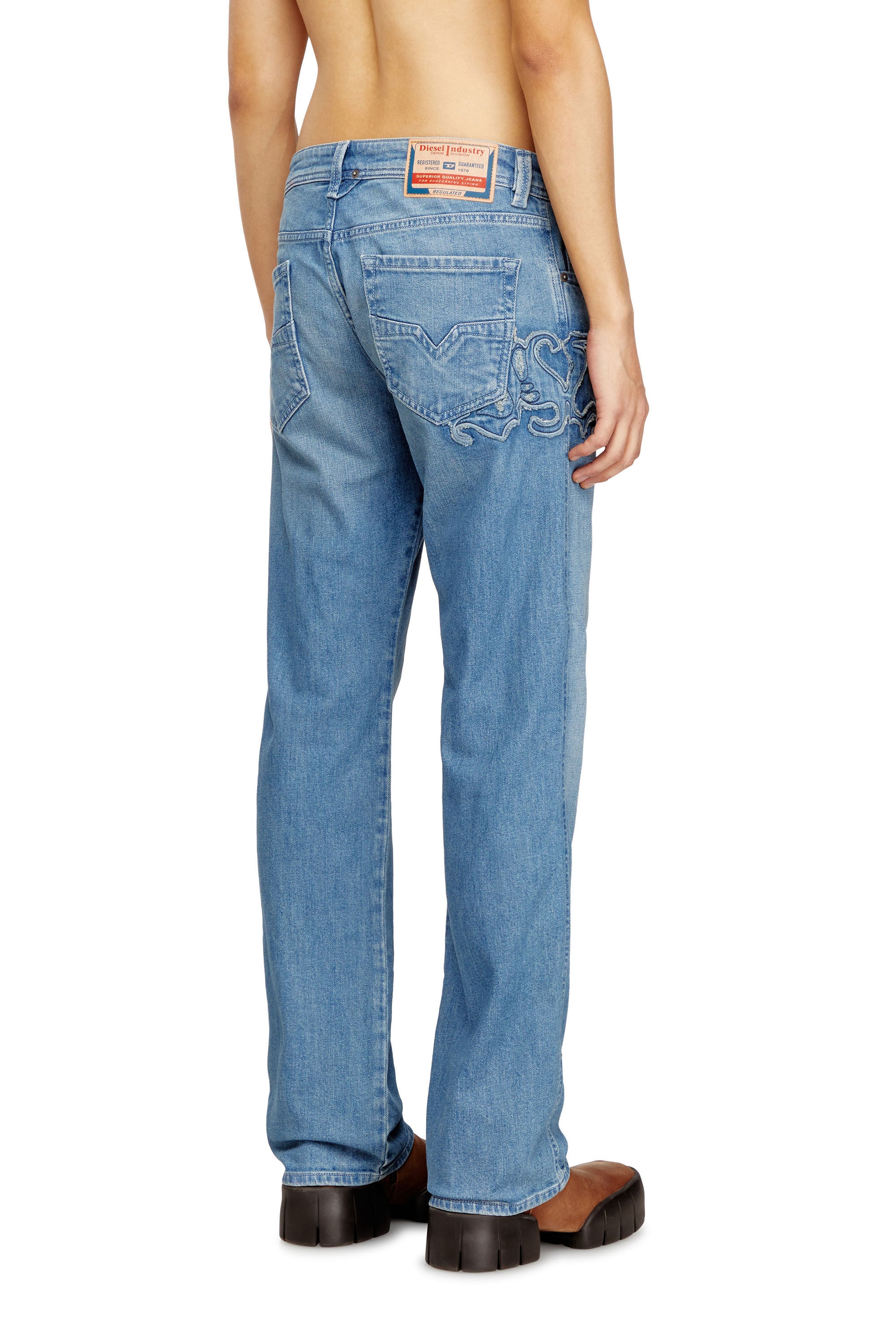 Men's Regular Jeans | Low Waist 1985 LarkeeLight Blue | Diesel US