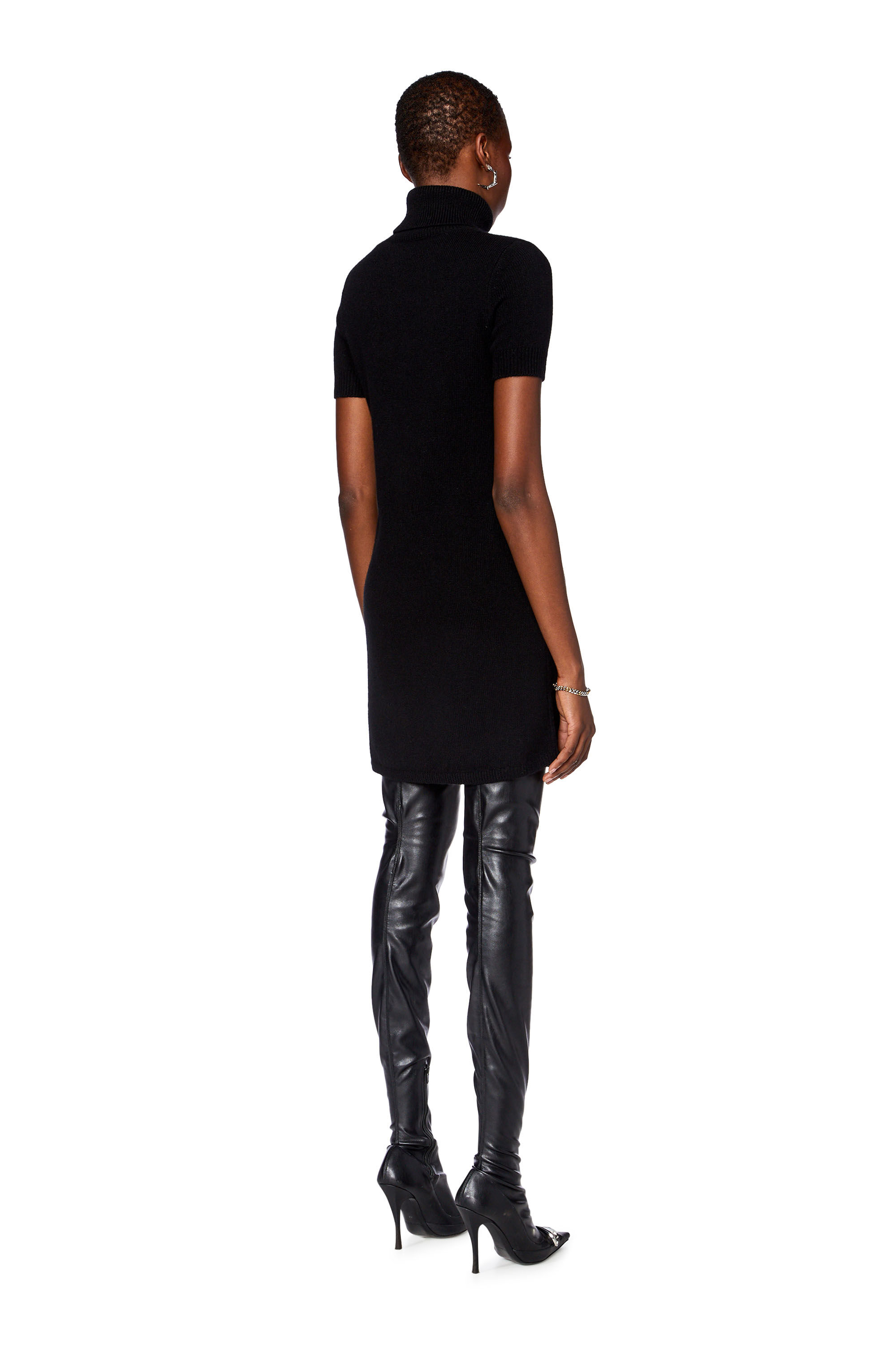 Diesel - M-ARGARET-DRS, Robe à col roulé avec plaque Oval D Femme in Noir - 3