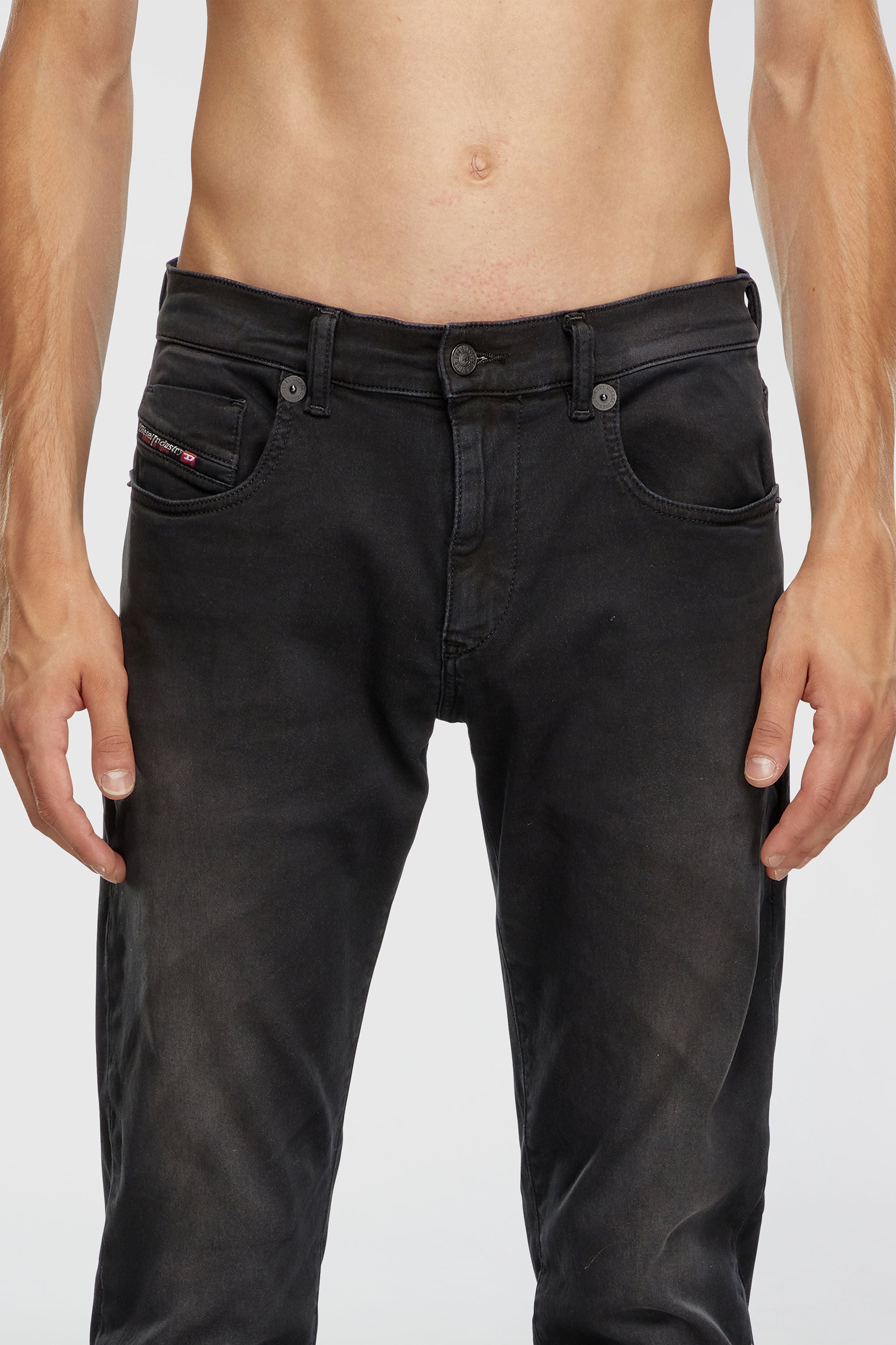 Diesel - Male's Slim 2060 D-Strukt Joggjeans&reg; 0670M, Black/Dark Grey - 5