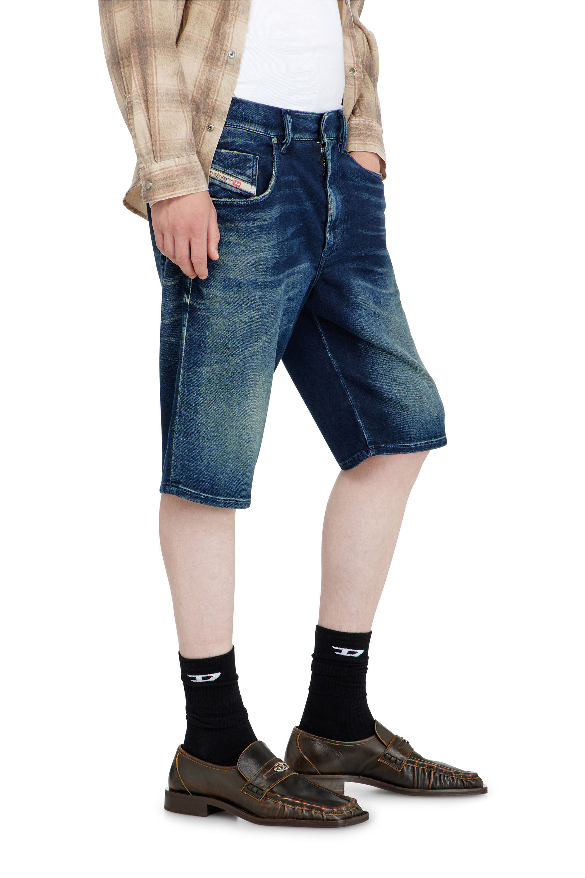 Diesel - 2033 D-KROOLEY-SHORT-BW JOGG, Male's Chino shorts in shaded JoggJeans in Dark Blue - 5