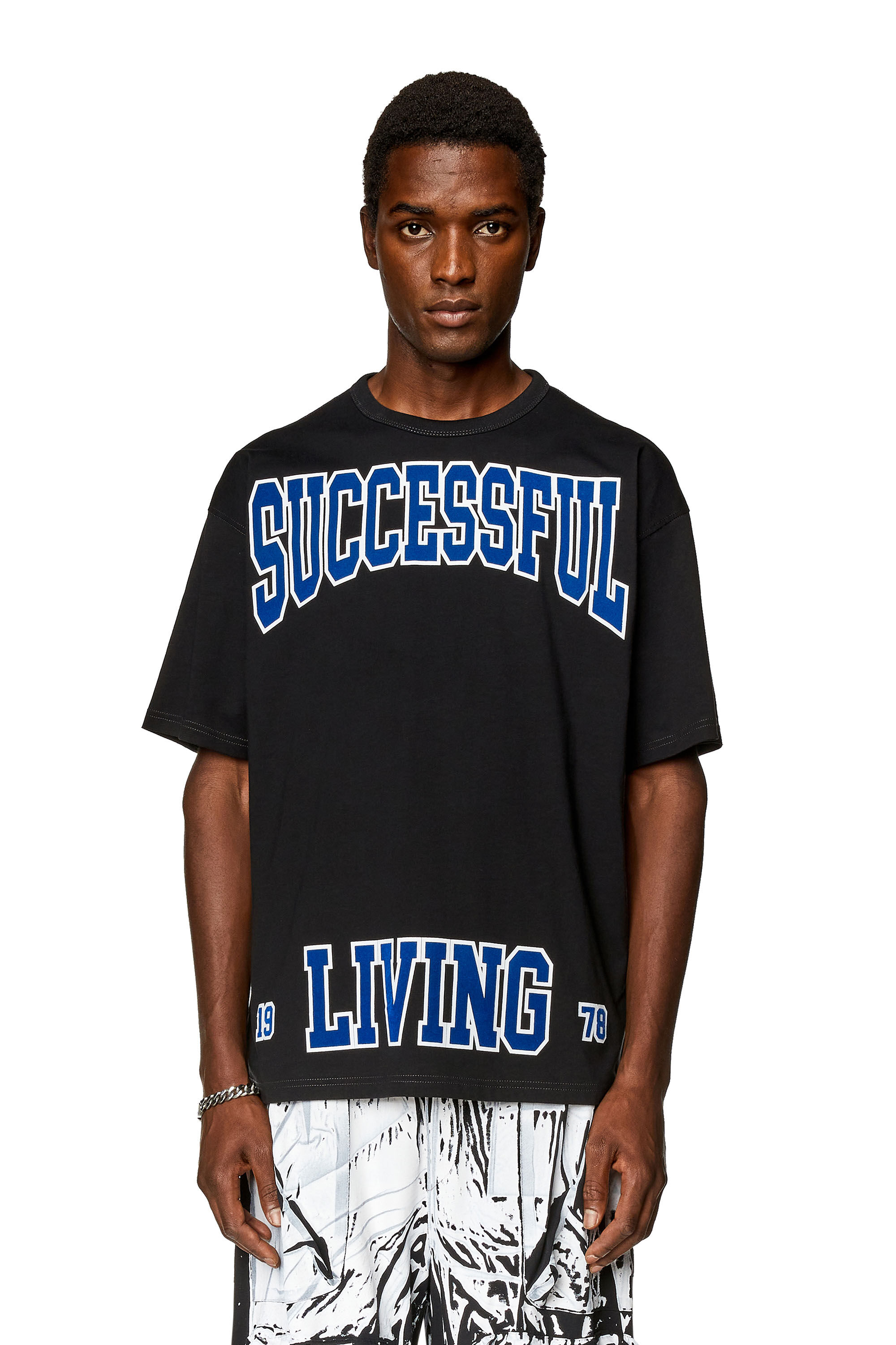 Diesel - T-BOXT-N9, T-shirt à logo style universitaire en coton bio Homme in Noir - 3
