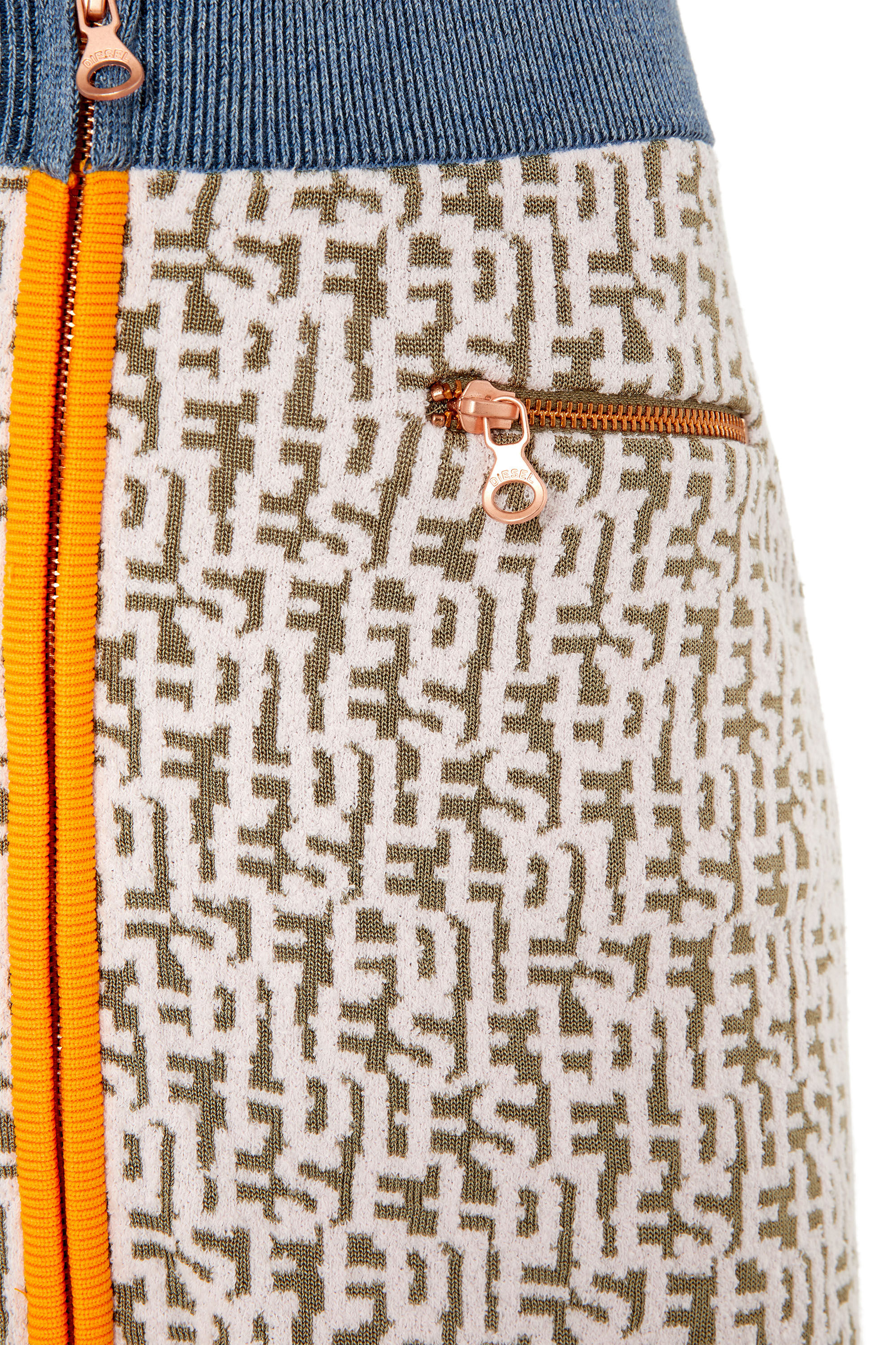 Diesel - M-ATHILDETTE, Jupe courte avec monogram en maille bouclée Femme in Polychrome - 5