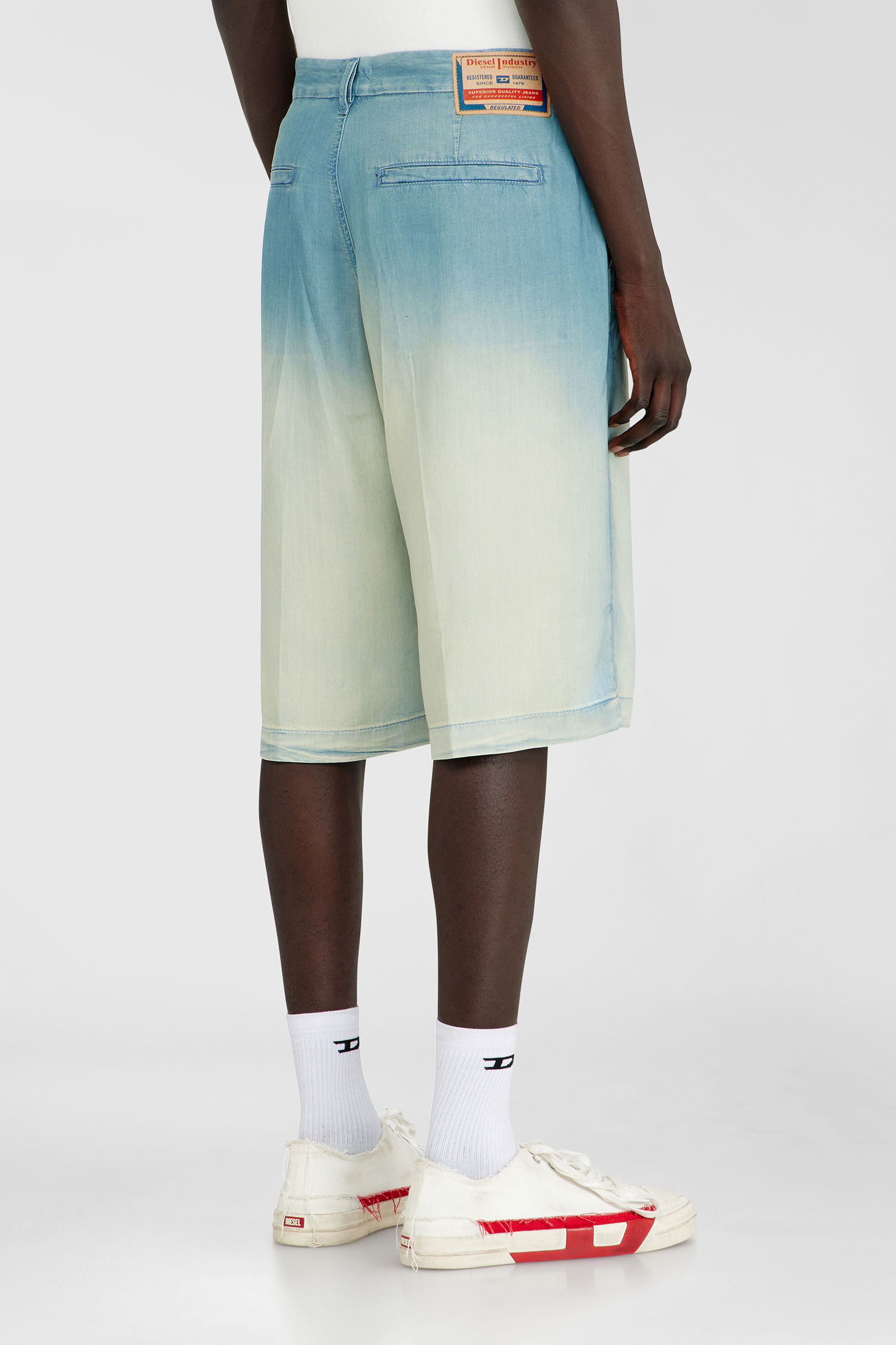 Diesel - D-TYLOR-SHORT-S, Shorts de mezclilla fluida con lavado oscuro Hombre in Azul marino - 4