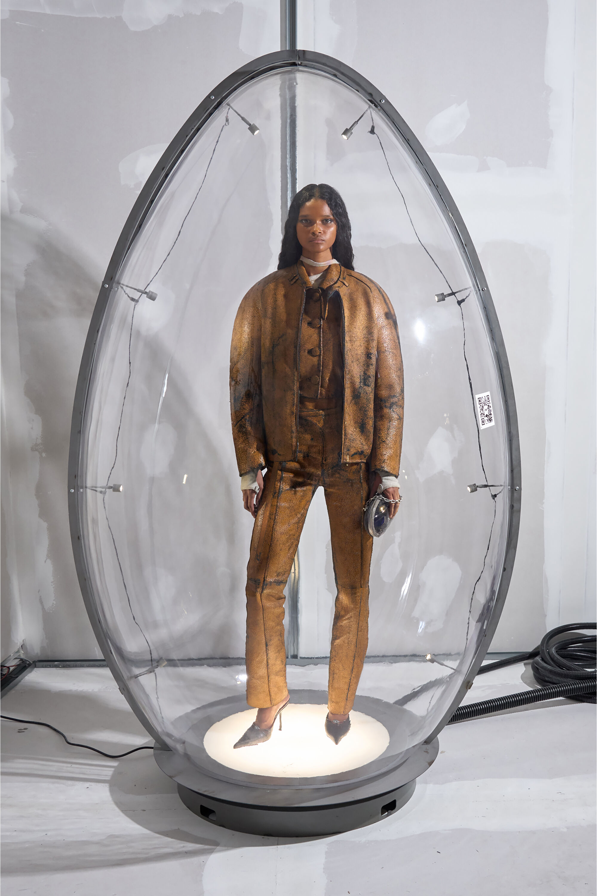 Women's Cropped cocoon jacket in crackle leather | Brown | Diesel