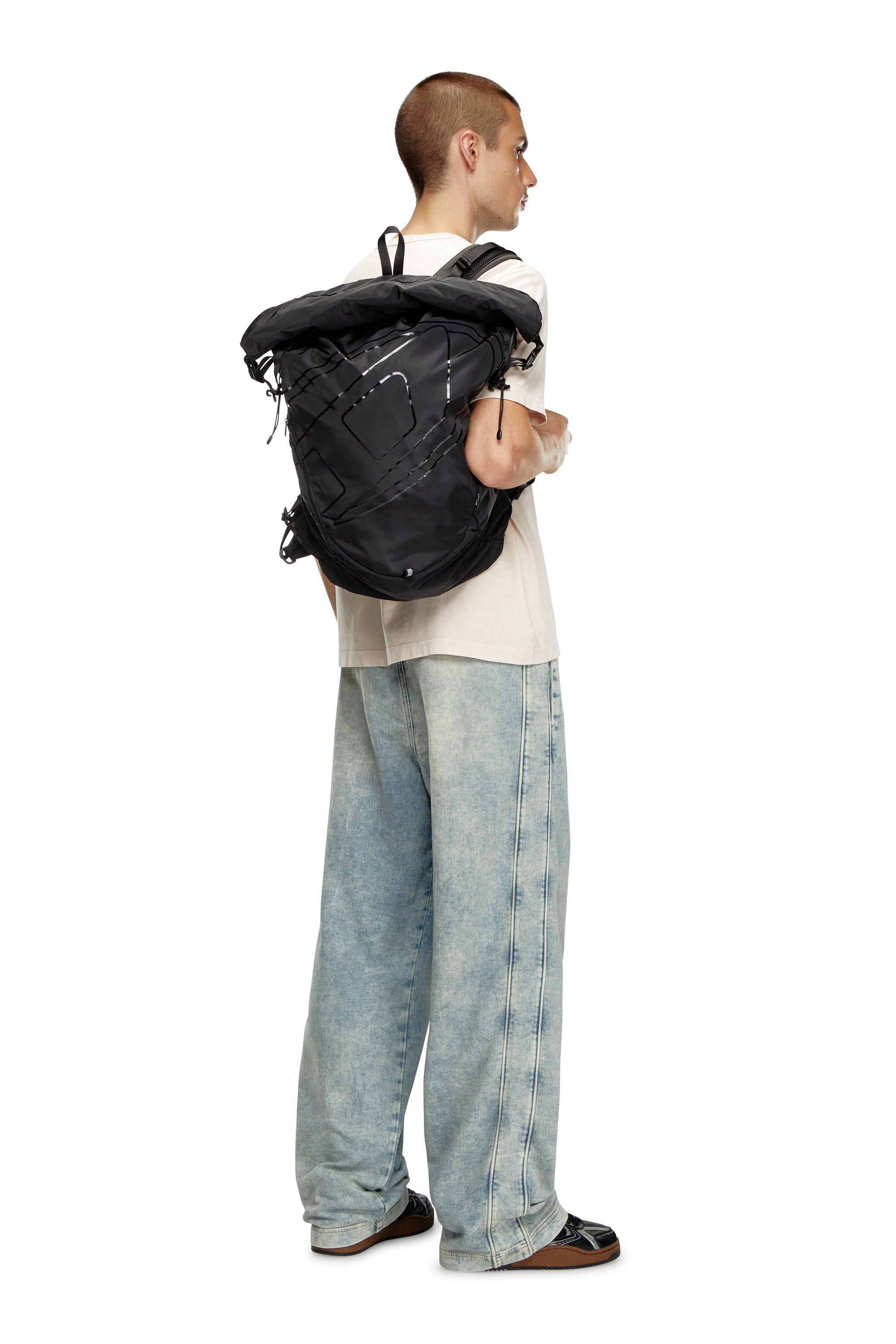 Diesel - DRAPE BACKPACK, Drape-Sac à dos roll-top en nylon Homme in Noir - 6