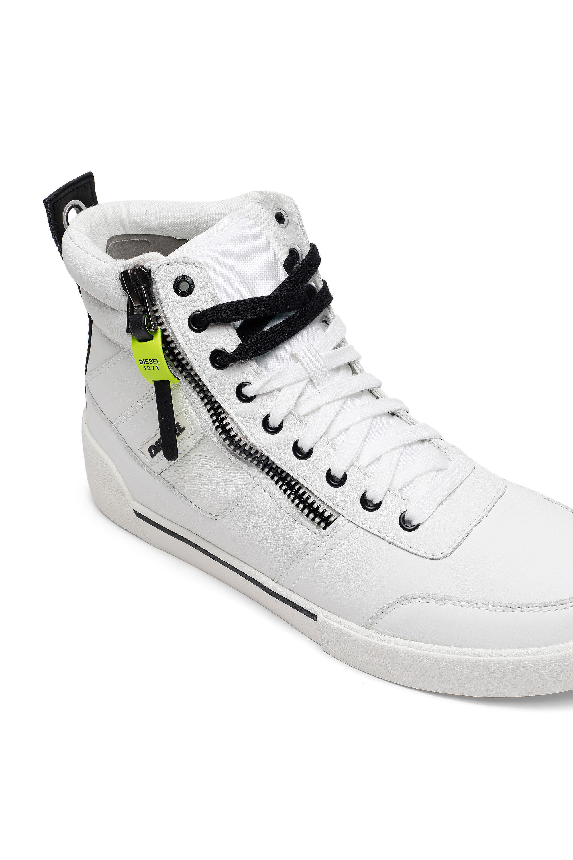 Diesel - S-DVELOWS, S-Dvelows-Sneakers montantes à panneaux en cuir suédé Homme in Blanc - 6
