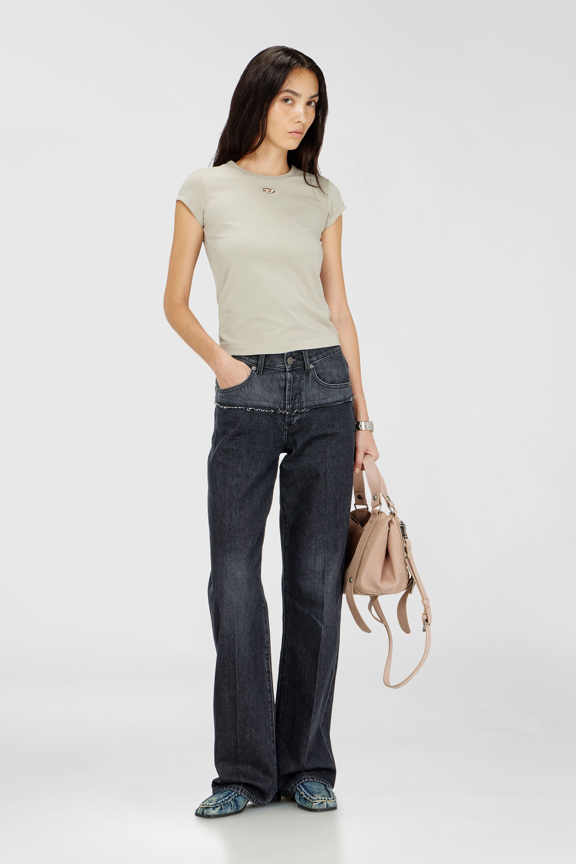 Diesel - T-ANGIE-OD, Camiseta con logotipo bordado con abertura Mujer in Gris - 1